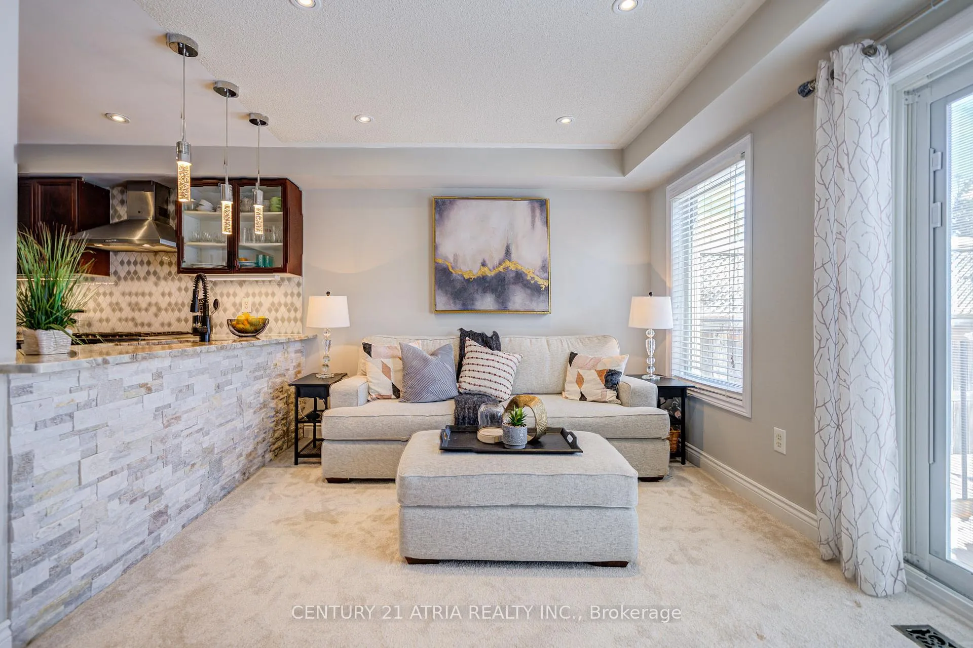 Photo 15 of 98 Woodroof Crescent, Aurora, Bayview Wellington — HOMEH