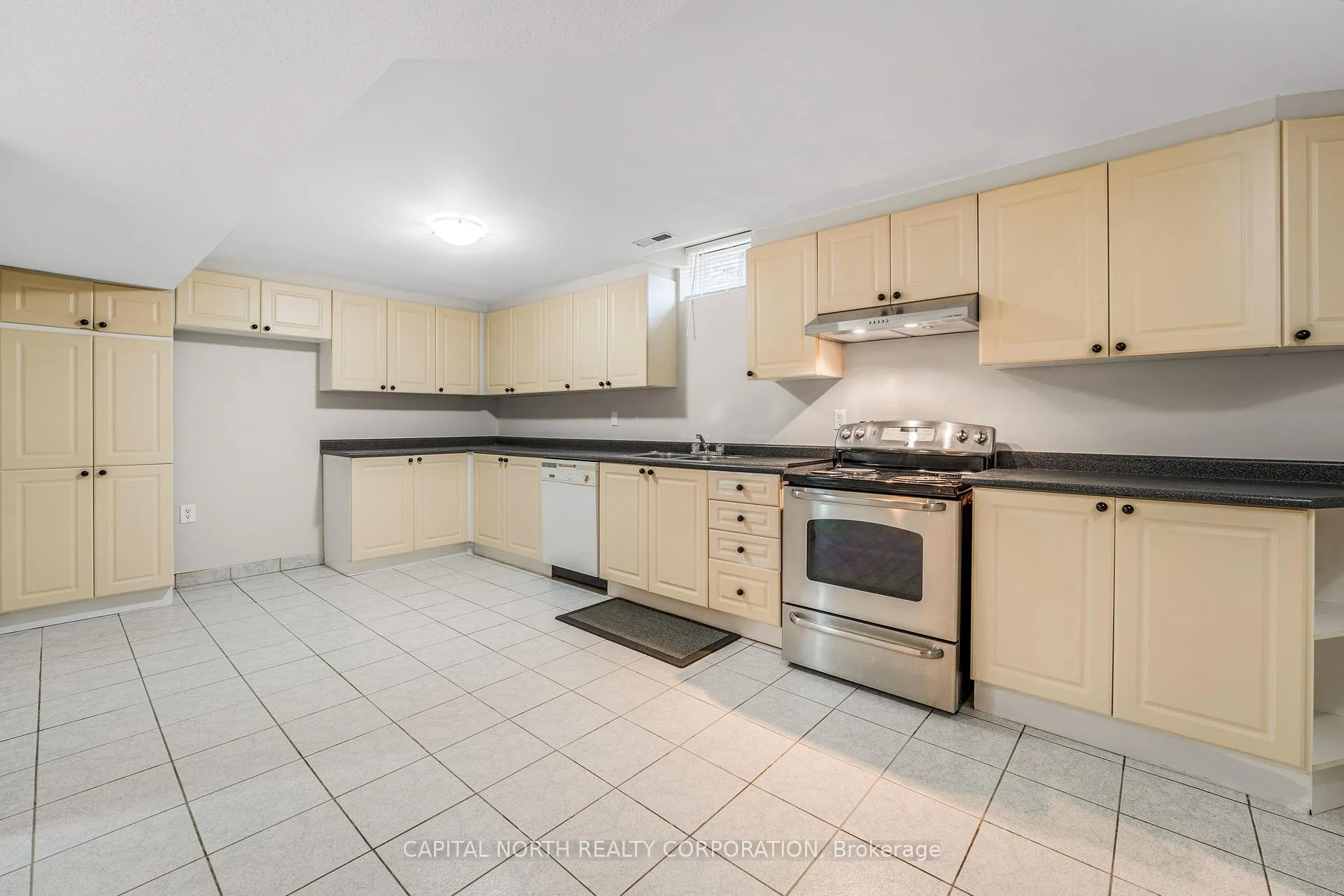 Photo 4 of Unit Basement, 2 Olive Green Road, Vaughan, East Woodbridge — HOMEH