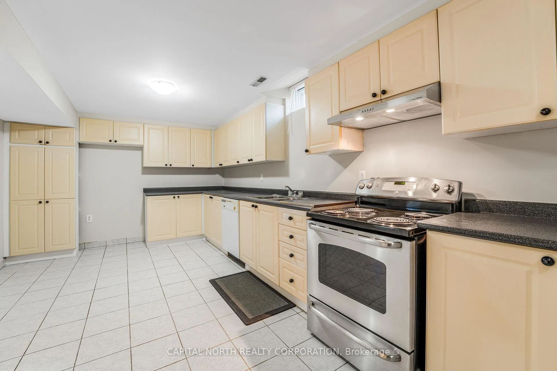 Photo 5 of Unit Basement, 2 Olive Green Road, Vaughan, East Woodbridge — HOMEH