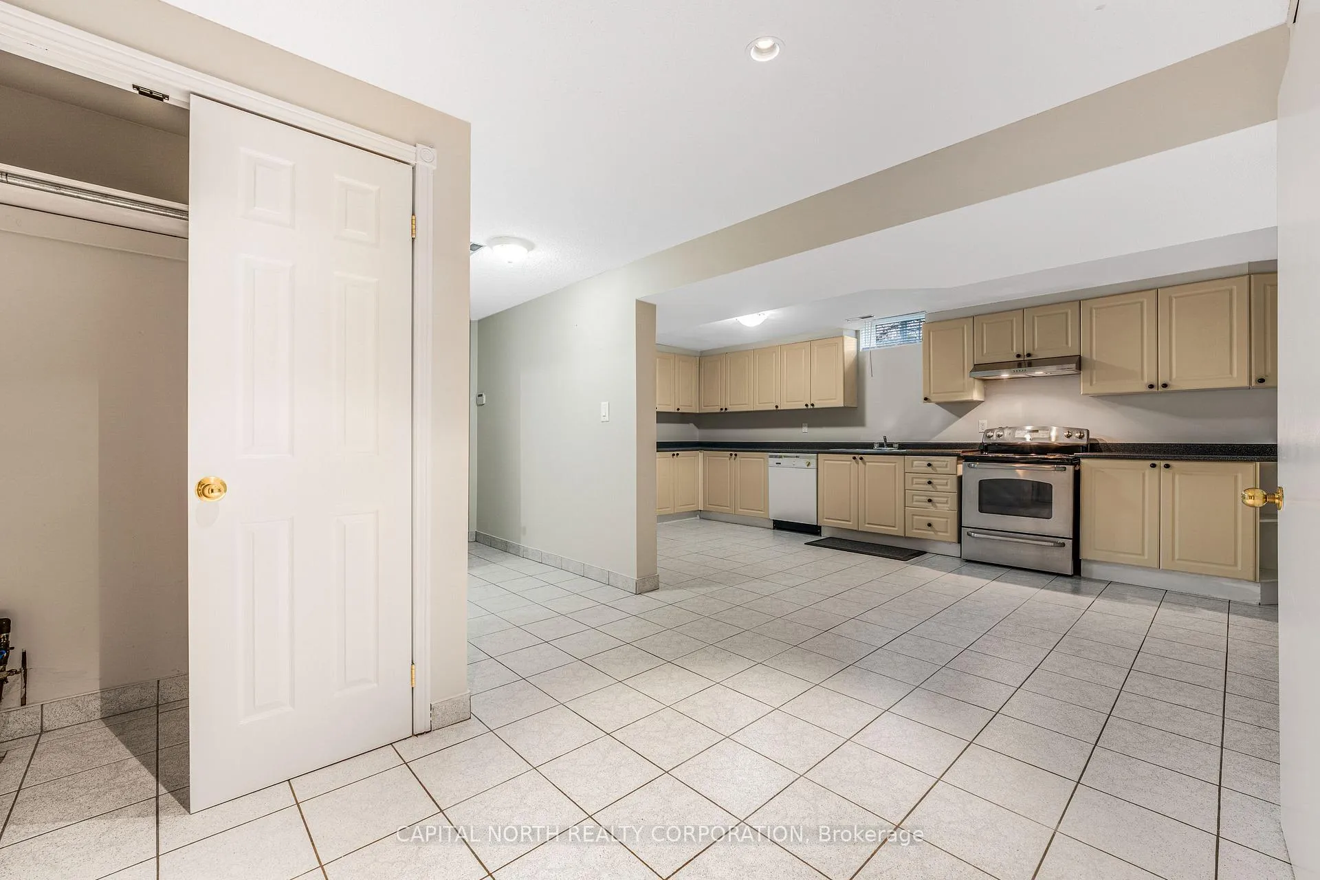 Photo 8 of Unit Basement, 2 Olive Green Road, Vaughan, East Woodbridge — HOMEH
