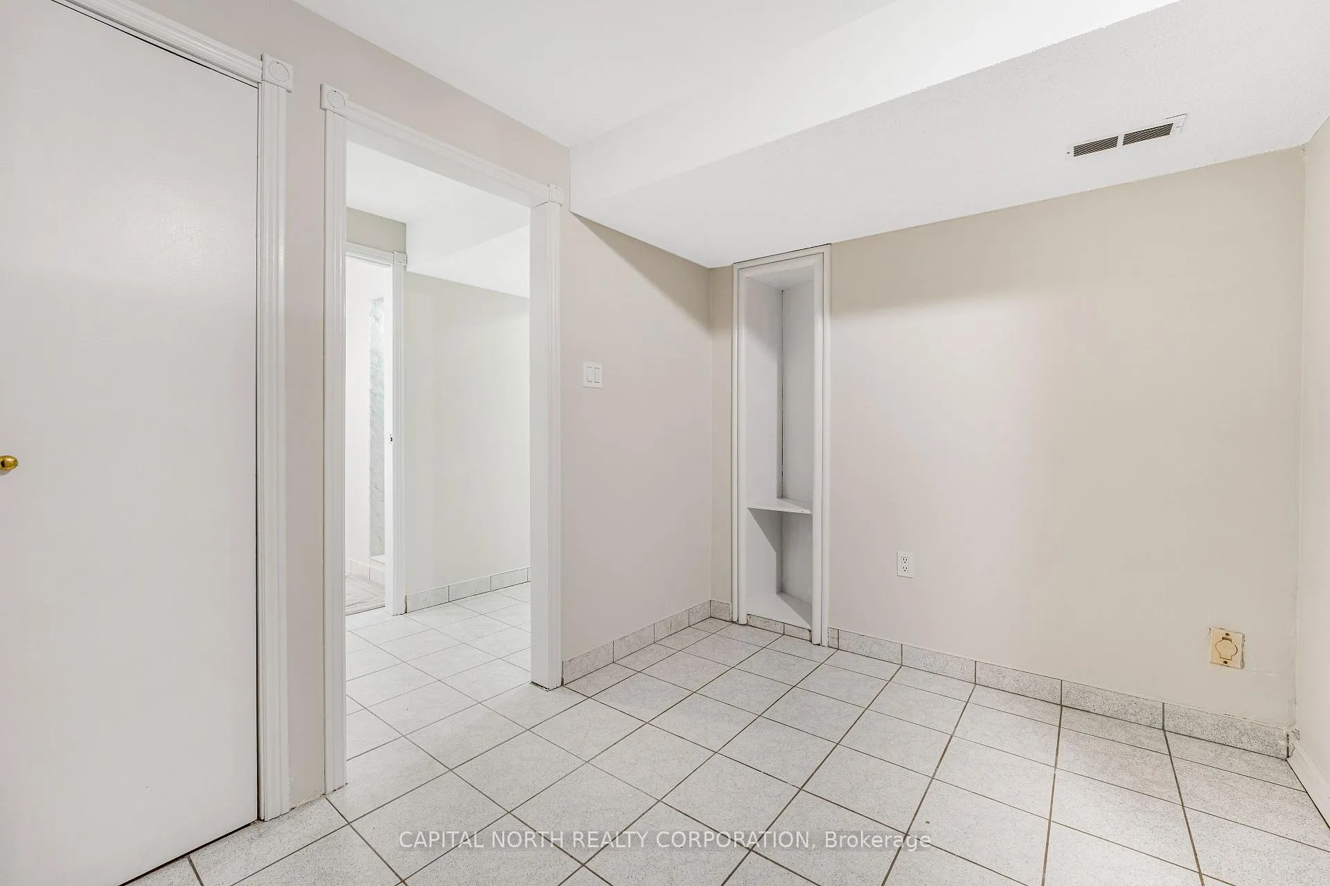 Photo 18 of Unit Basement, 2 Olive Green Road, Vaughan, East Woodbridge — HOMEH