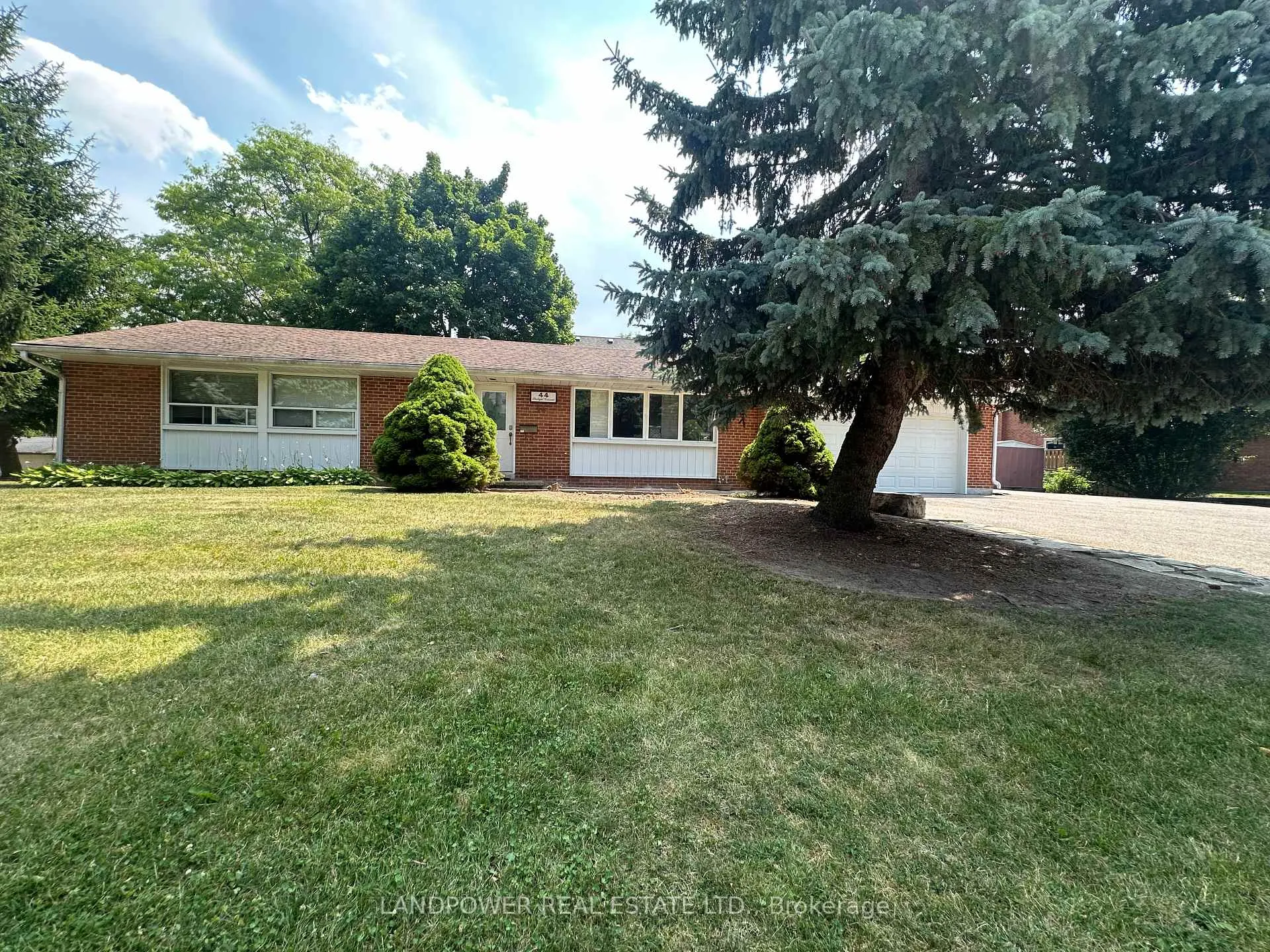 Front of 44 Starlight Crescent