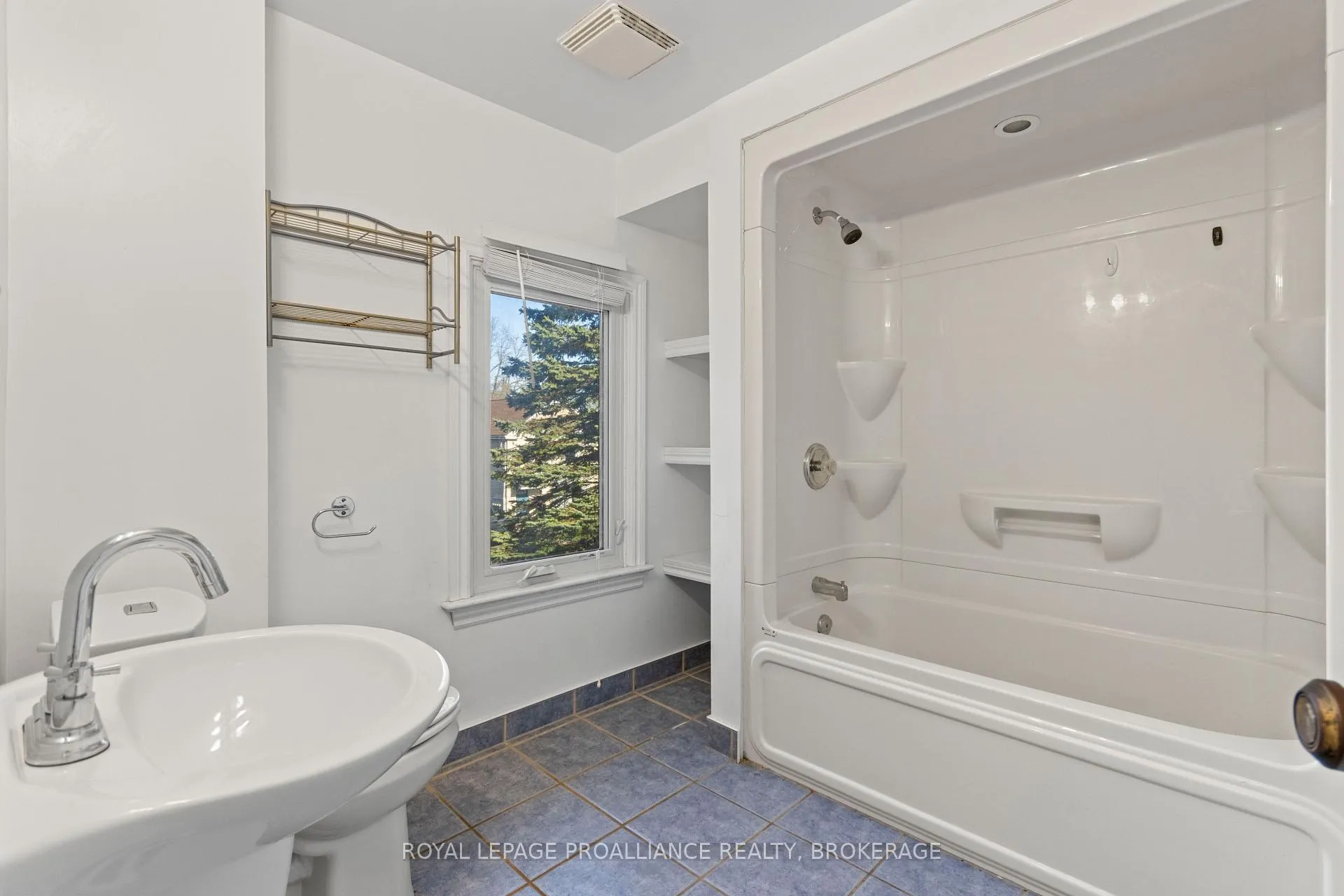 Photo 16 of 322 Collingwood Street, Kingston, Central City East — HOMEH