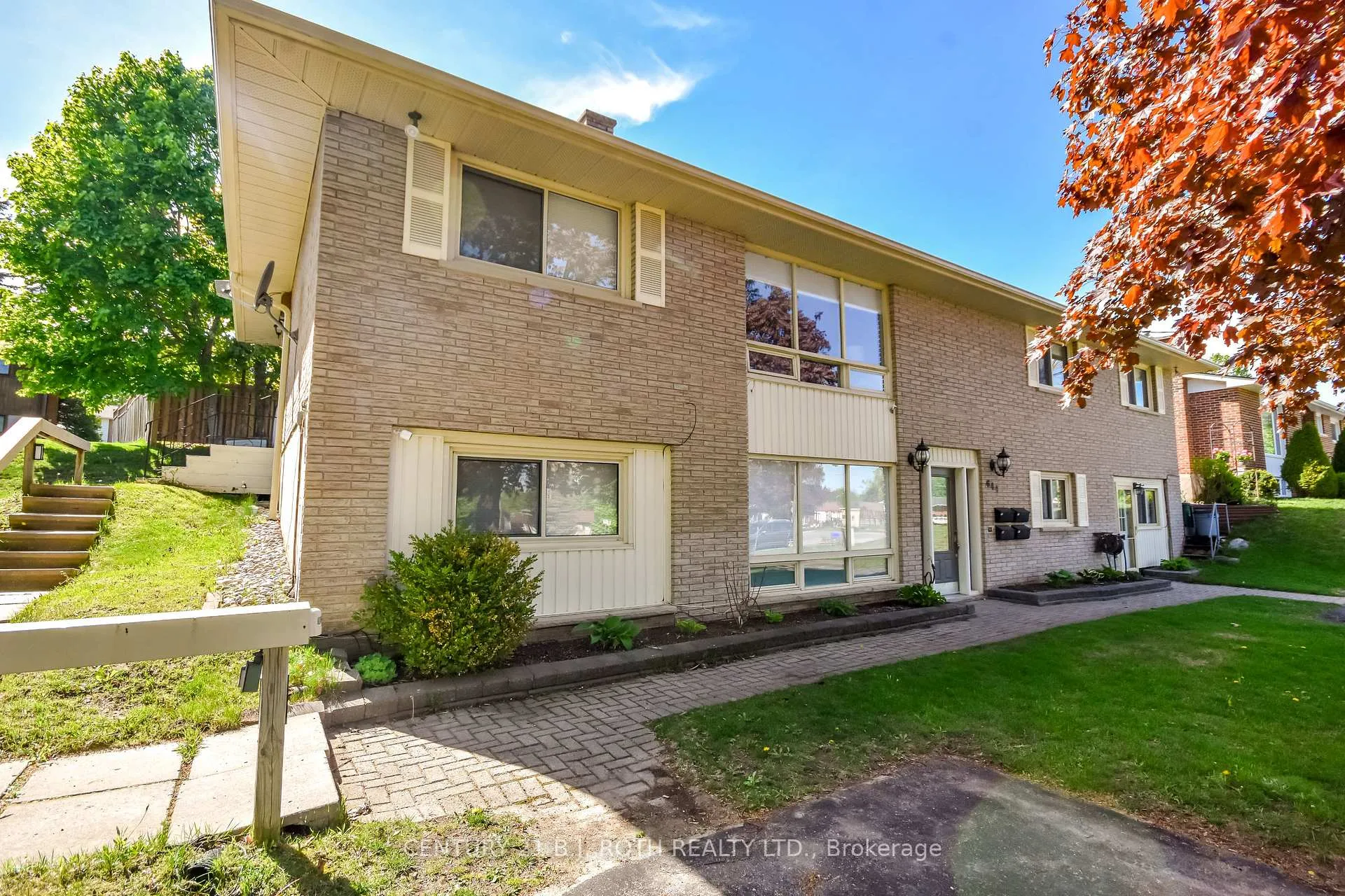 Front of 644 Mississaga Street W
