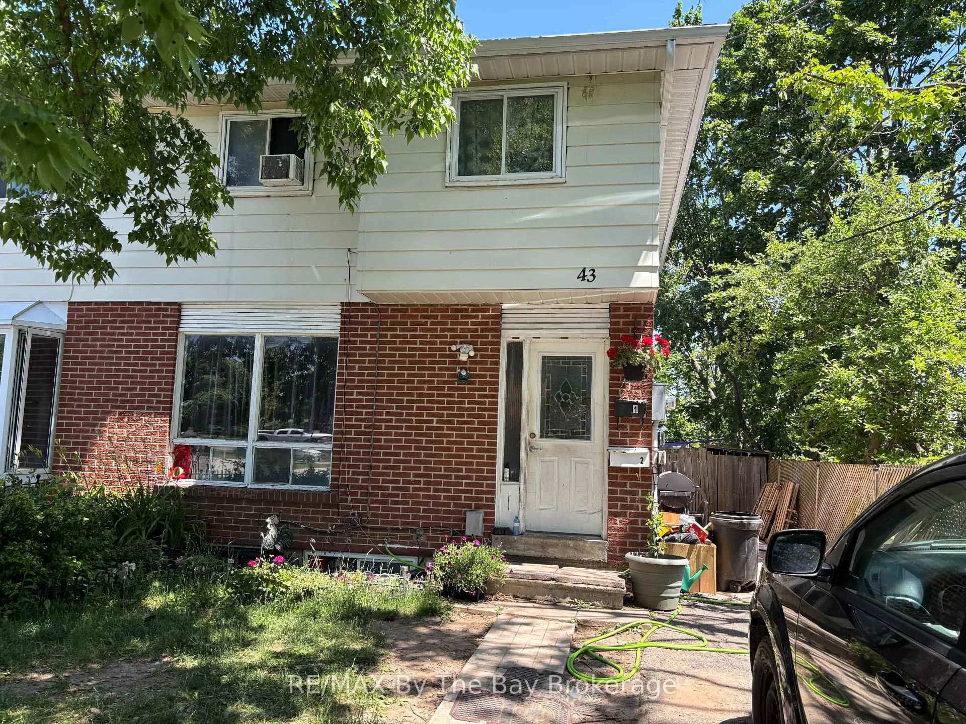 Photo 2 of 43 Christie Crescent, Barrie, Letitia Heights — HOMEH