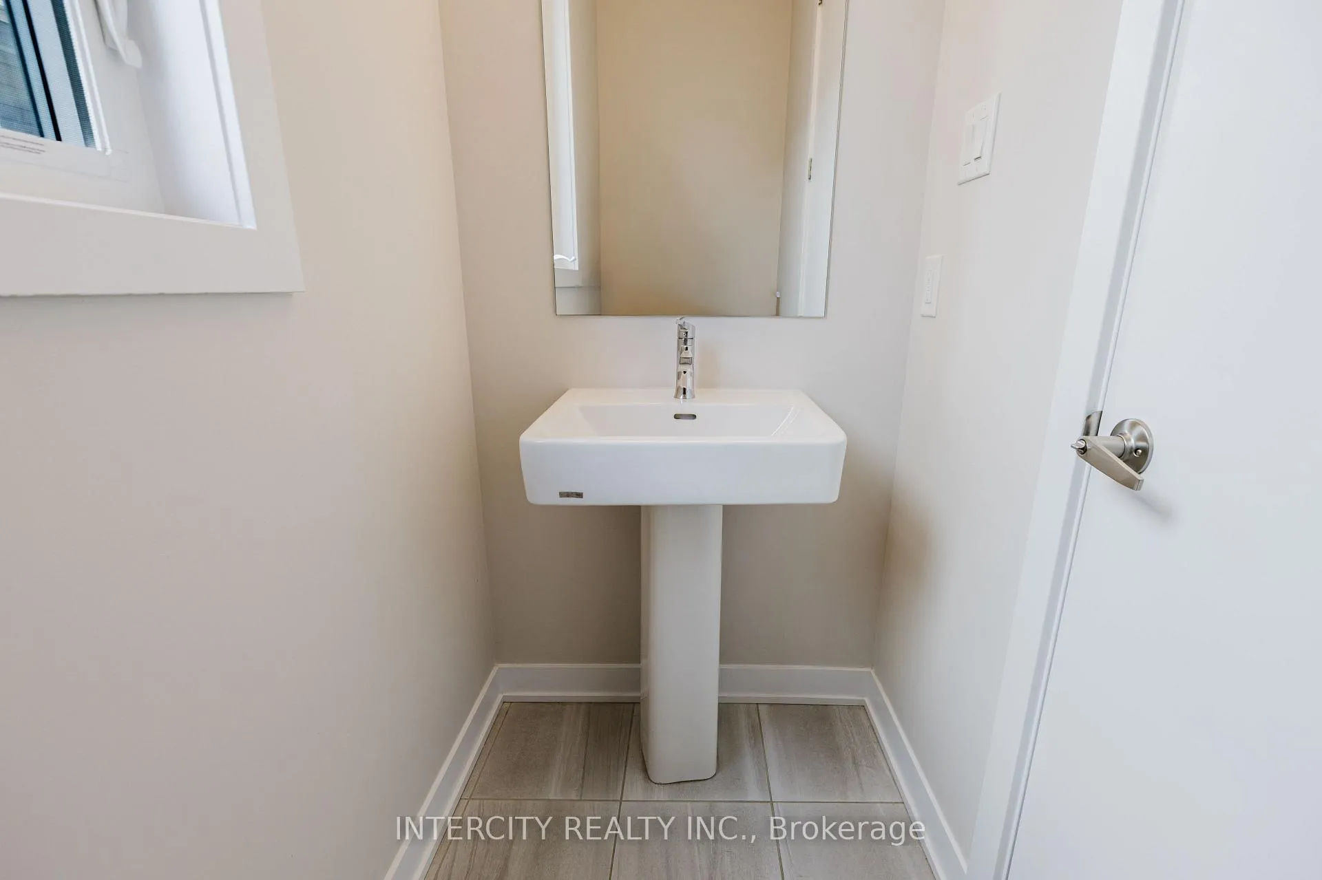 Photo 3 of 187 Conservancy Drive, Ottawa, Barrhaven - Heritage Park — HOMEH