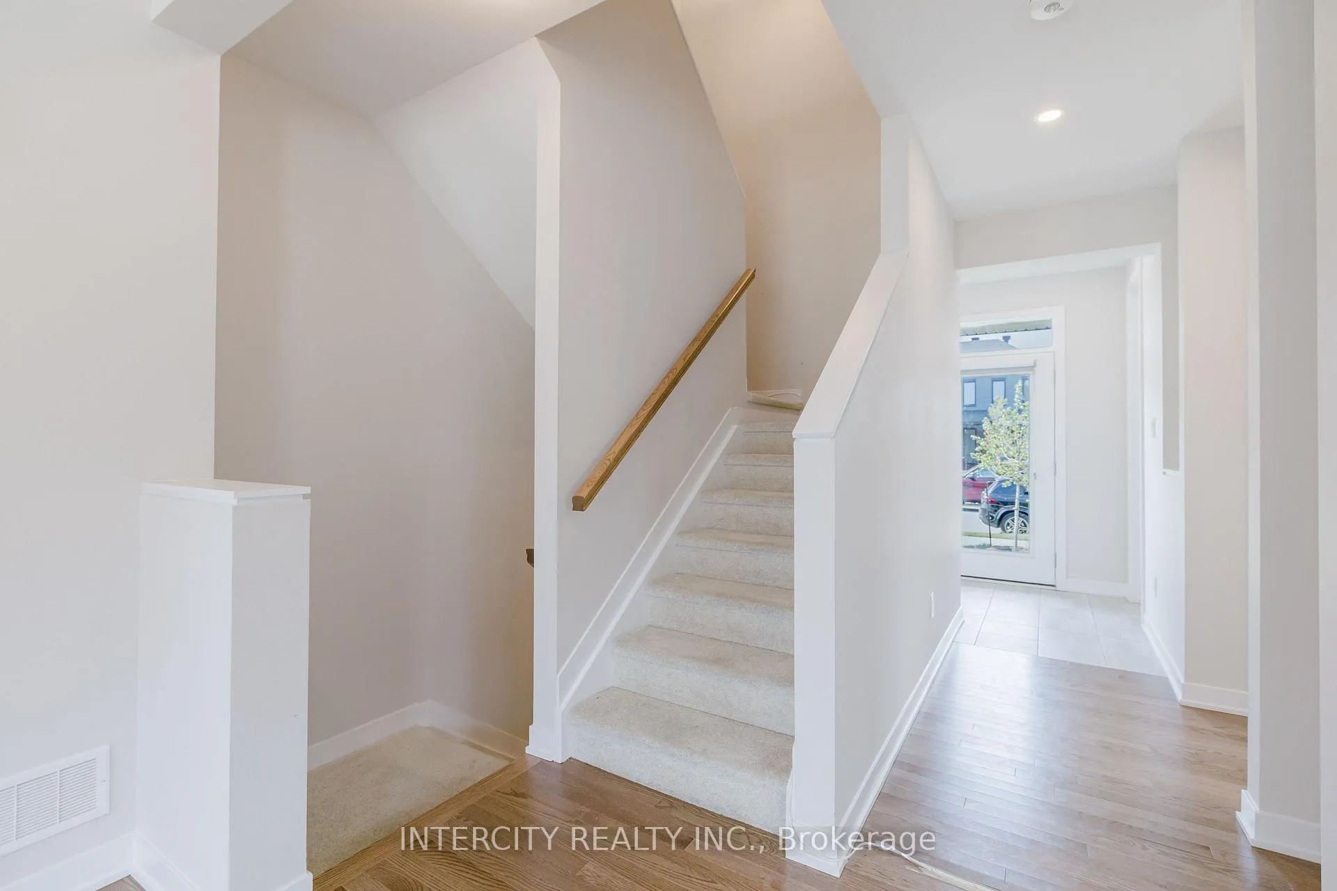 Photo 10 of 187 Conservancy Drive, Ottawa, Barrhaven - Heritage Park — HOMEH
