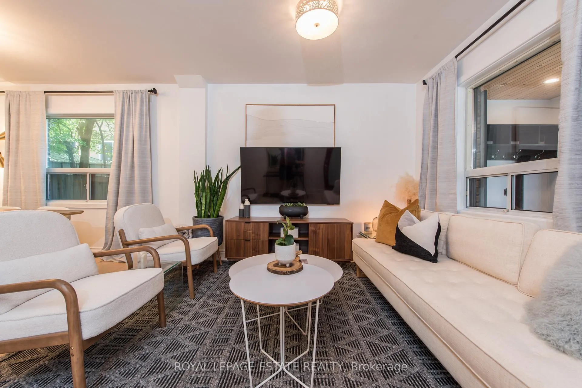 Photo 8 of 2311 Gerrard Street E, Toronto, East End-Danforth — HOMEH