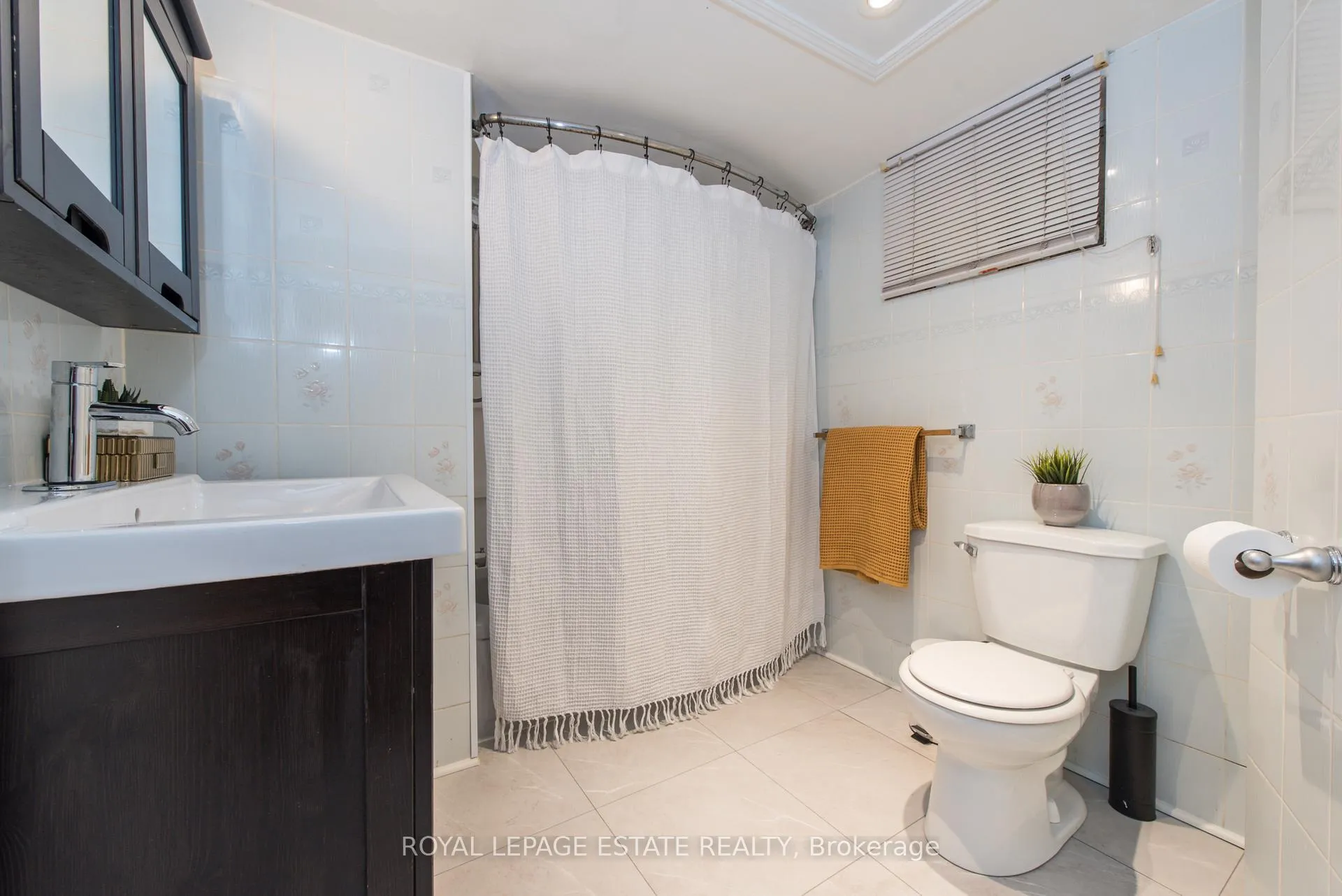 Photo 46 of 2311 Gerrard Street E, Toronto, East End-Danforth — HOMEH