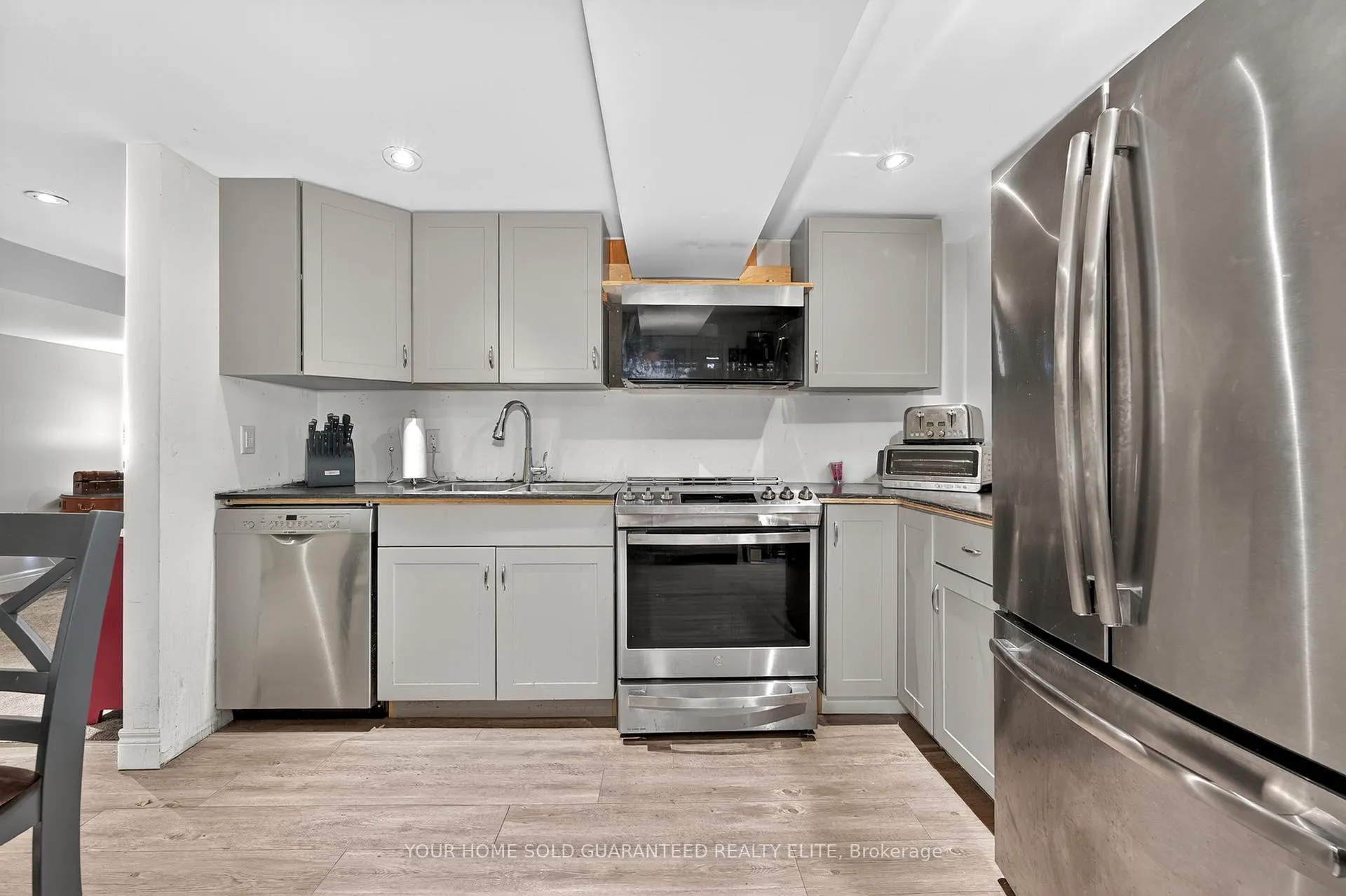 Photo 21 of 15 Swan Drive, St. Catharines, Glendale/Glenridge — HOMEH