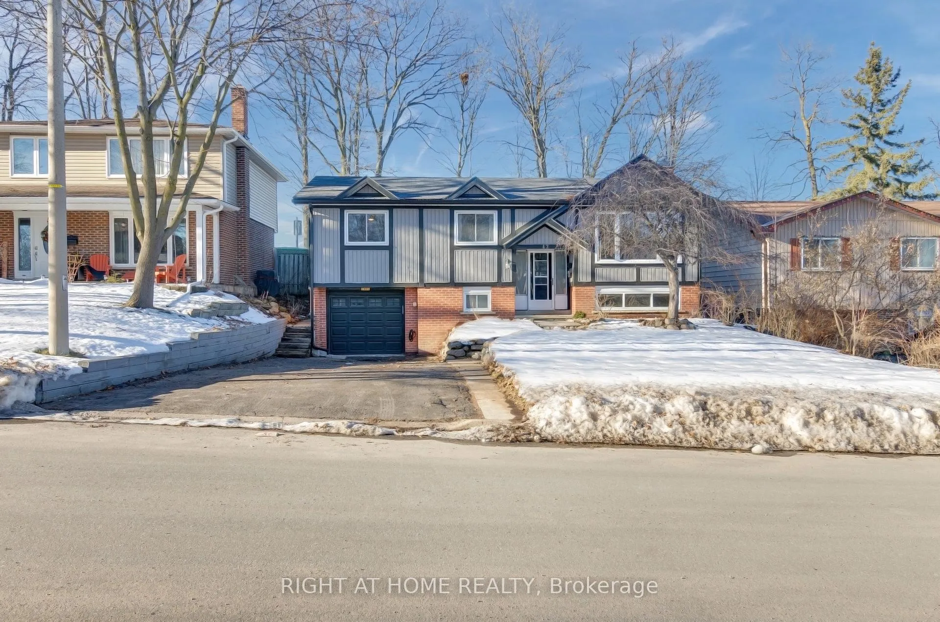 Photo 3 of Unit MainFl, 42 Farmingdale Crescent, Barrie, Cundles East — HOMEH