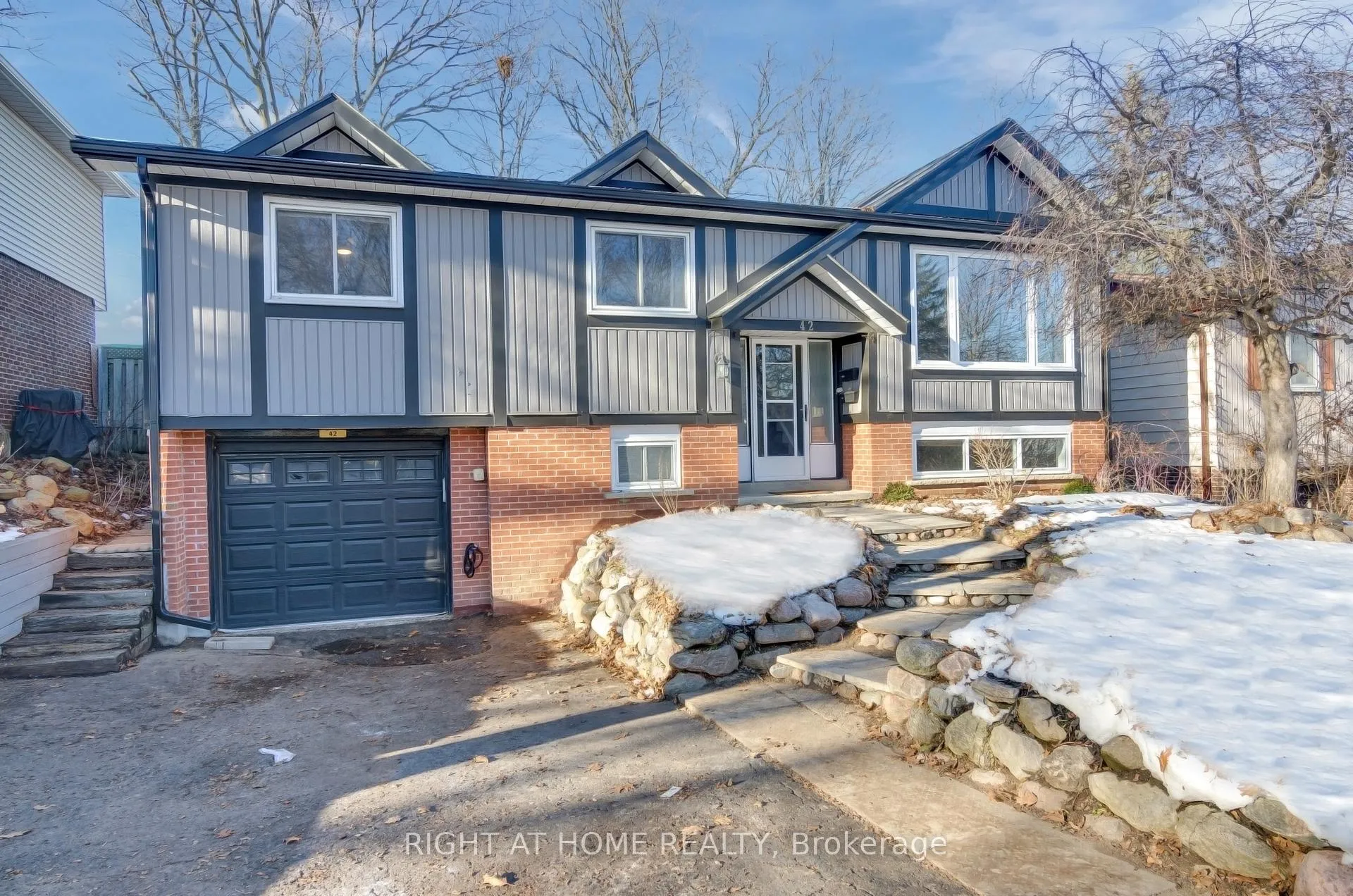 Photo 4 of Unit MainFl, 42 Farmingdale Crescent, Barrie, Cundles East — HOMEH