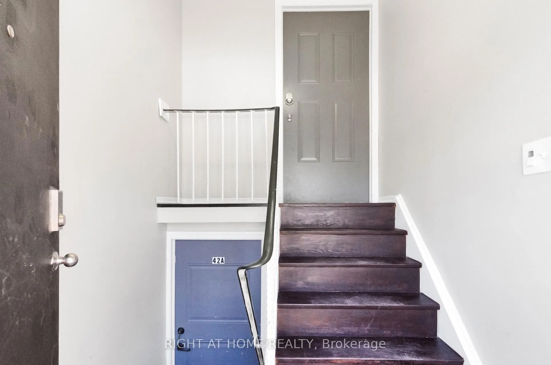 Photo 5 of Unit MainFl, 42 Farmingdale Crescent, Barrie, Cundles East — HOMEH