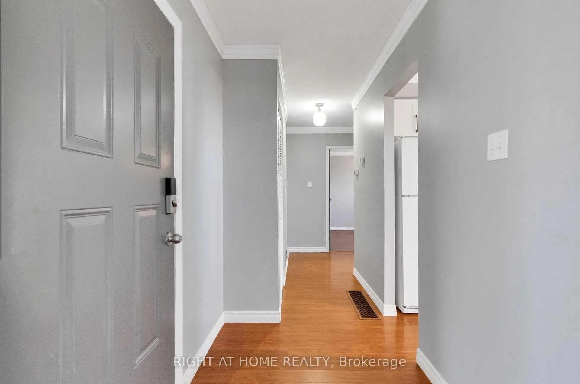 Photo 7 of Unit MainFl, 42 Farmingdale Crescent, Barrie, Cundles East — HOMEH