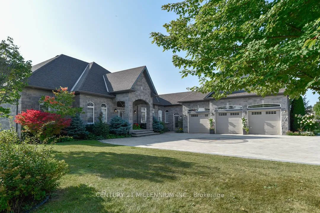 Photo 2 of 3 Castlewood Court, Caledon, Rural Caledon — HOMEH