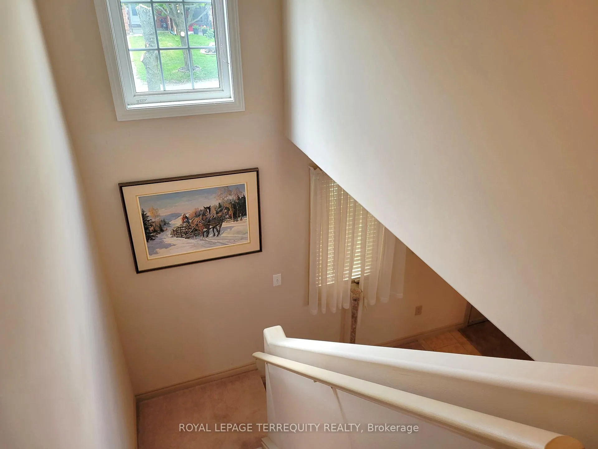 Photo 17 of 5 Silver Maple Crescent, Barrie, Holly — HOMEH