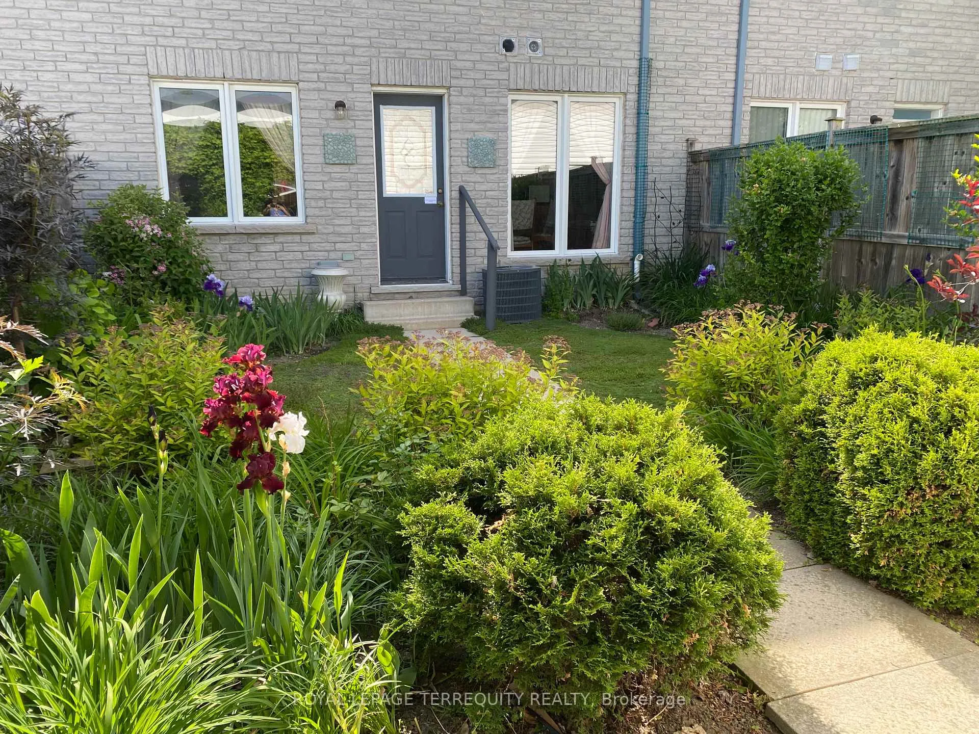 Photo 21 of 5 Silver Maple Crescent, Barrie, Holly — HOMEH