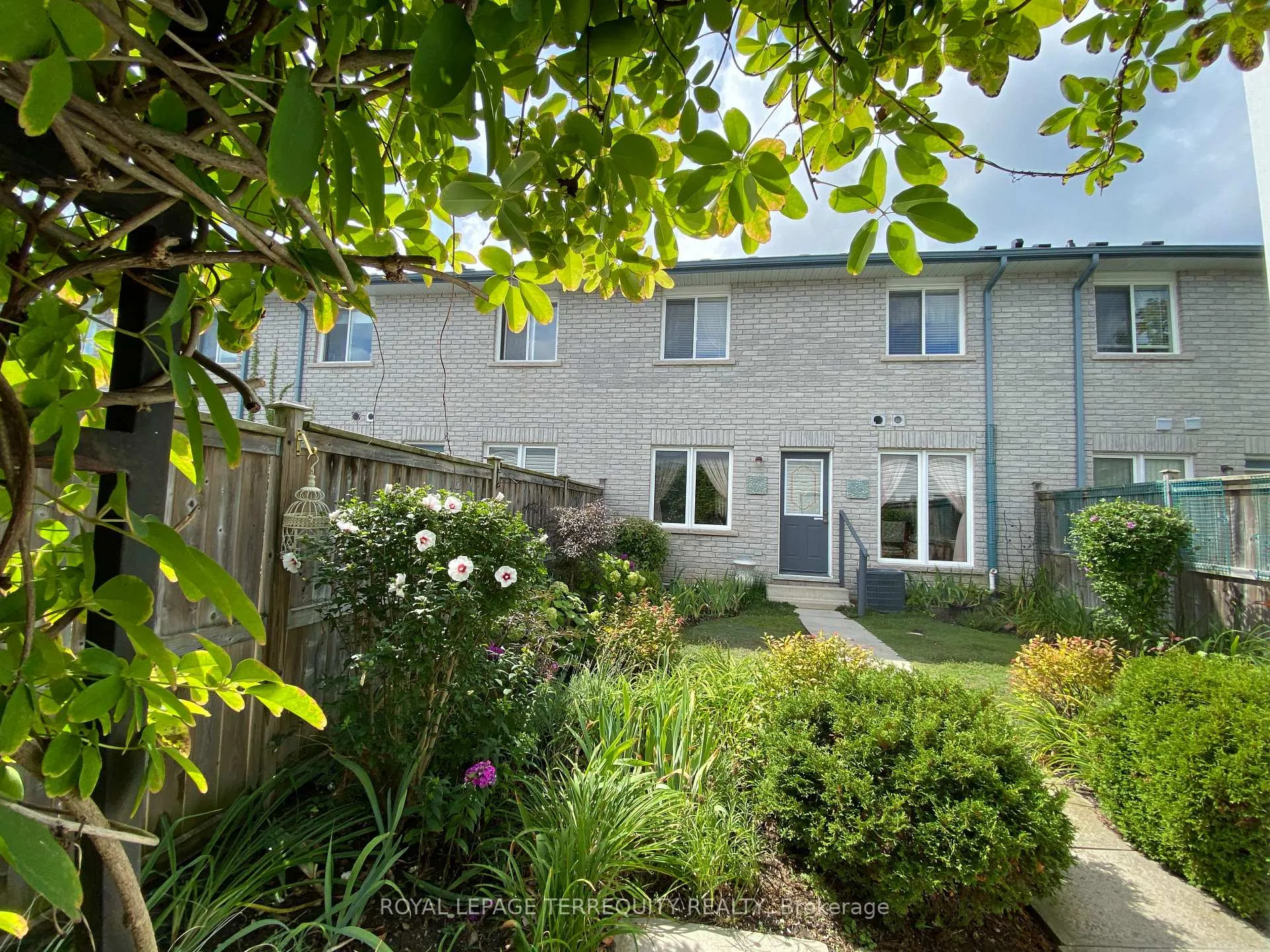 Photo 24 of 5 Silver Maple Crescent, Barrie, Holly — HOMEH