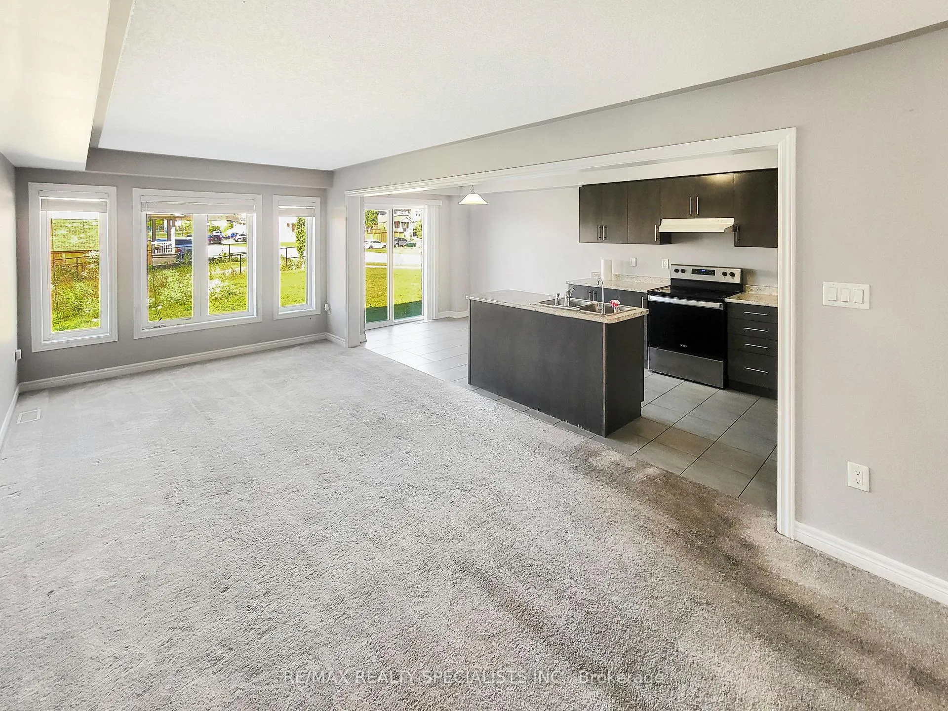 Photo 2 of Unit 2, 740 Linden Drive N, Cambridge, Preston Heights — HOMEH