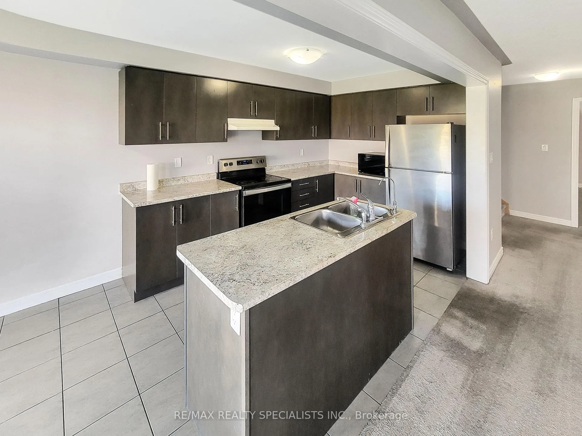 Photo 3 of Unit 2, 740 Linden Drive N, Cambridge, Preston Heights — HOMEH