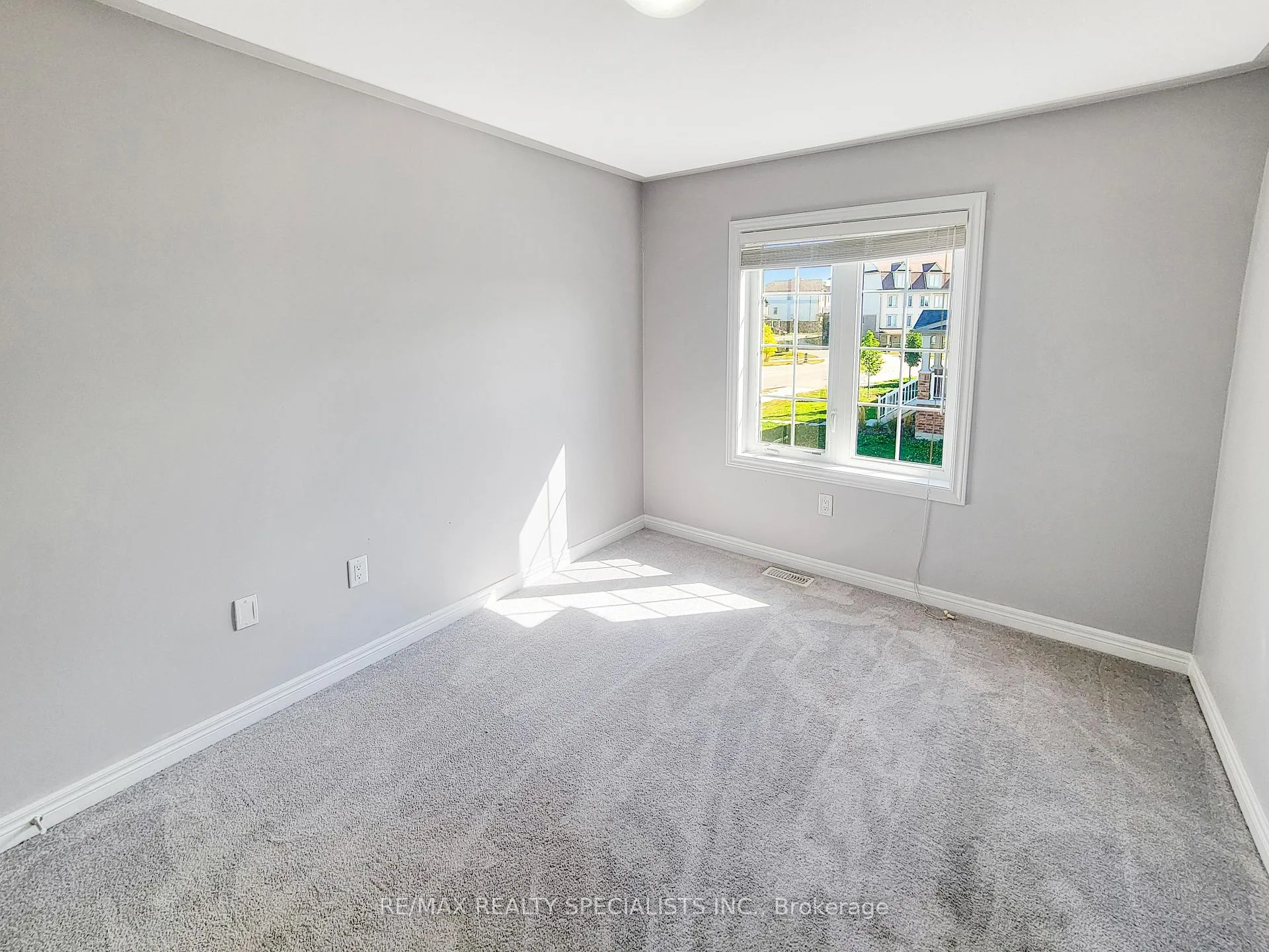 Photo 5 of Unit 2, 740 Linden Drive N, Cambridge, Preston Heights — HOMEH
