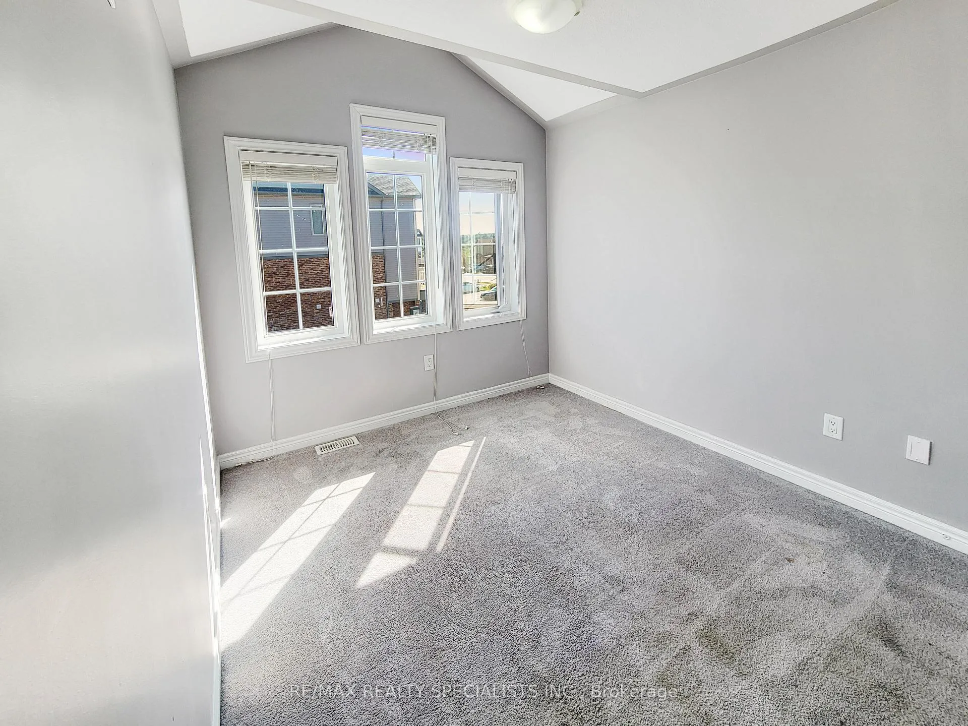 Photo 6 of Unit 2, 740 Linden Drive N, Cambridge, Preston Heights — HOMEH