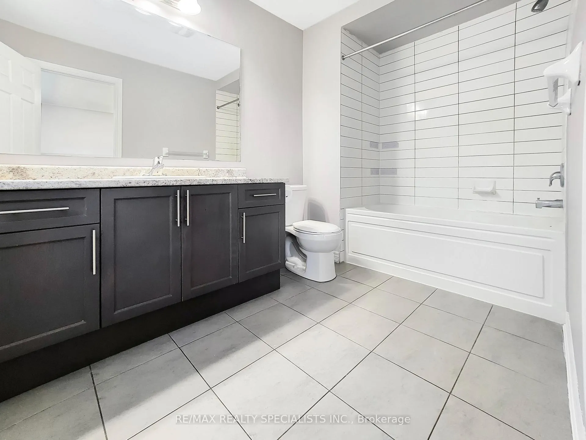 Photo 8 of Unit 2, 740 Linden Drive N, Cambridge, Preston Heights — HOMEH