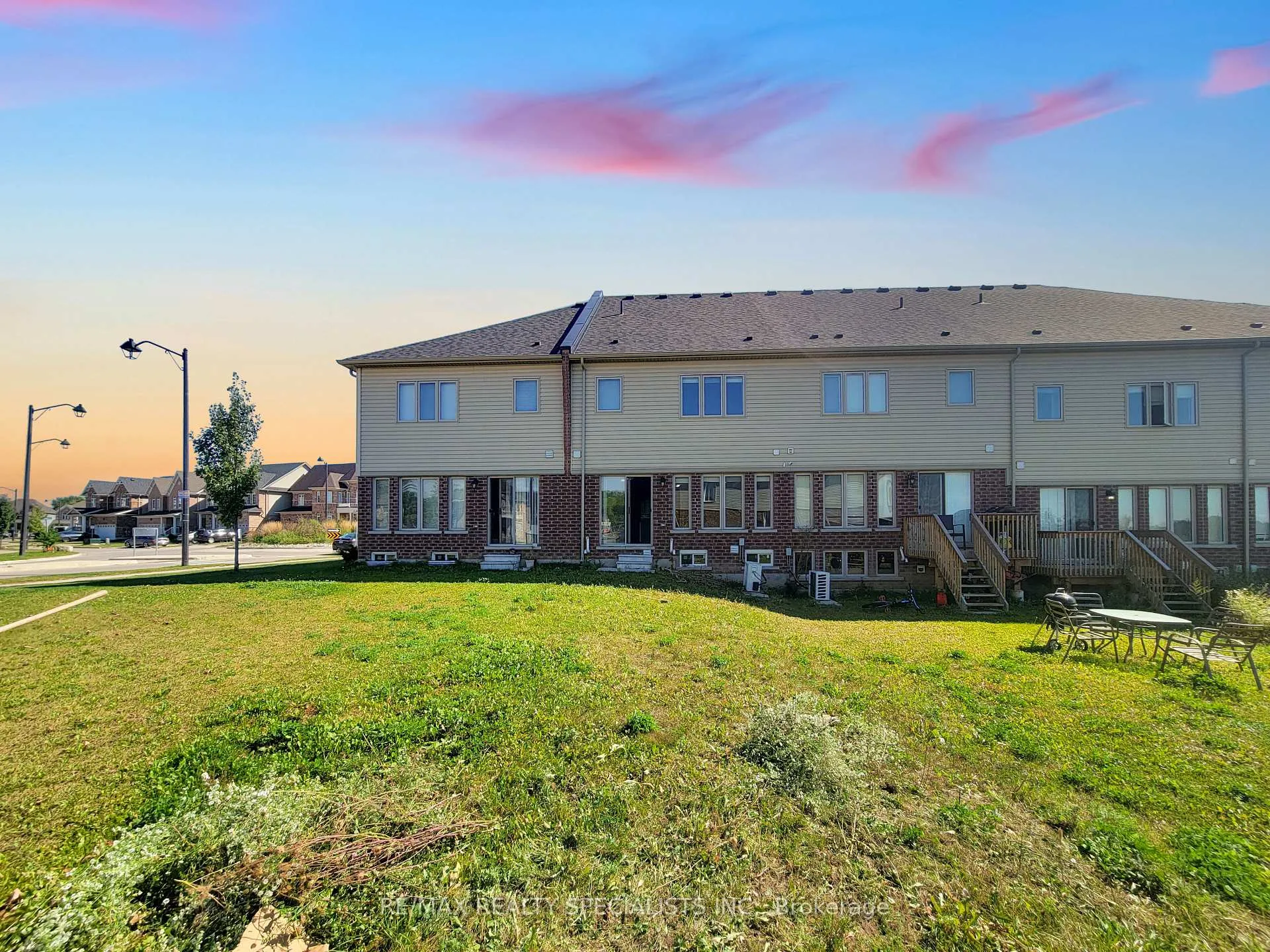 Photo 10 of Unit 2, 740 Linden Drive N, Cambridge, Preston Heights — HOMEH