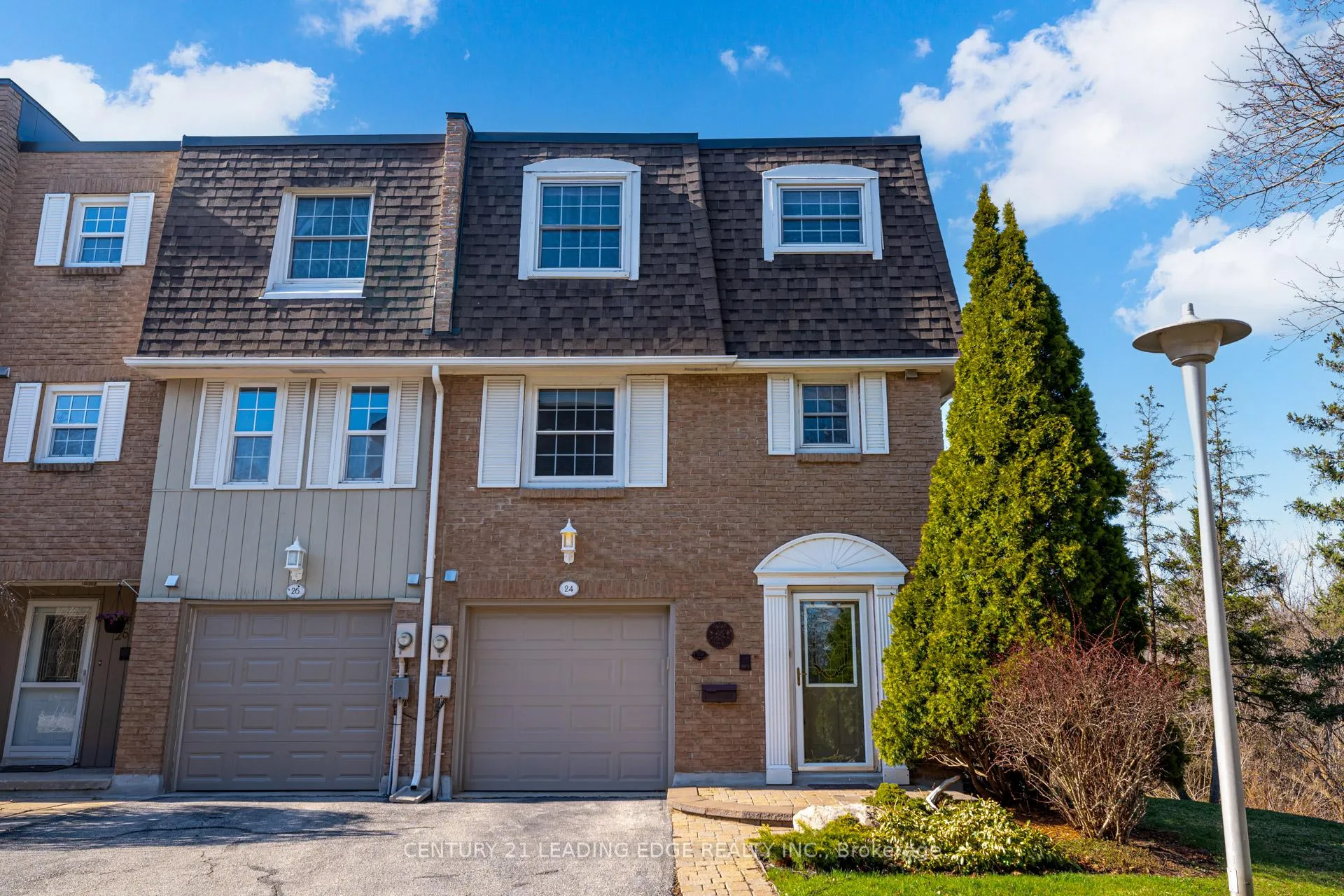 Photo 2 of Unit 12, 24 Hepworth Way, Markham, Markham Village — HOMEH