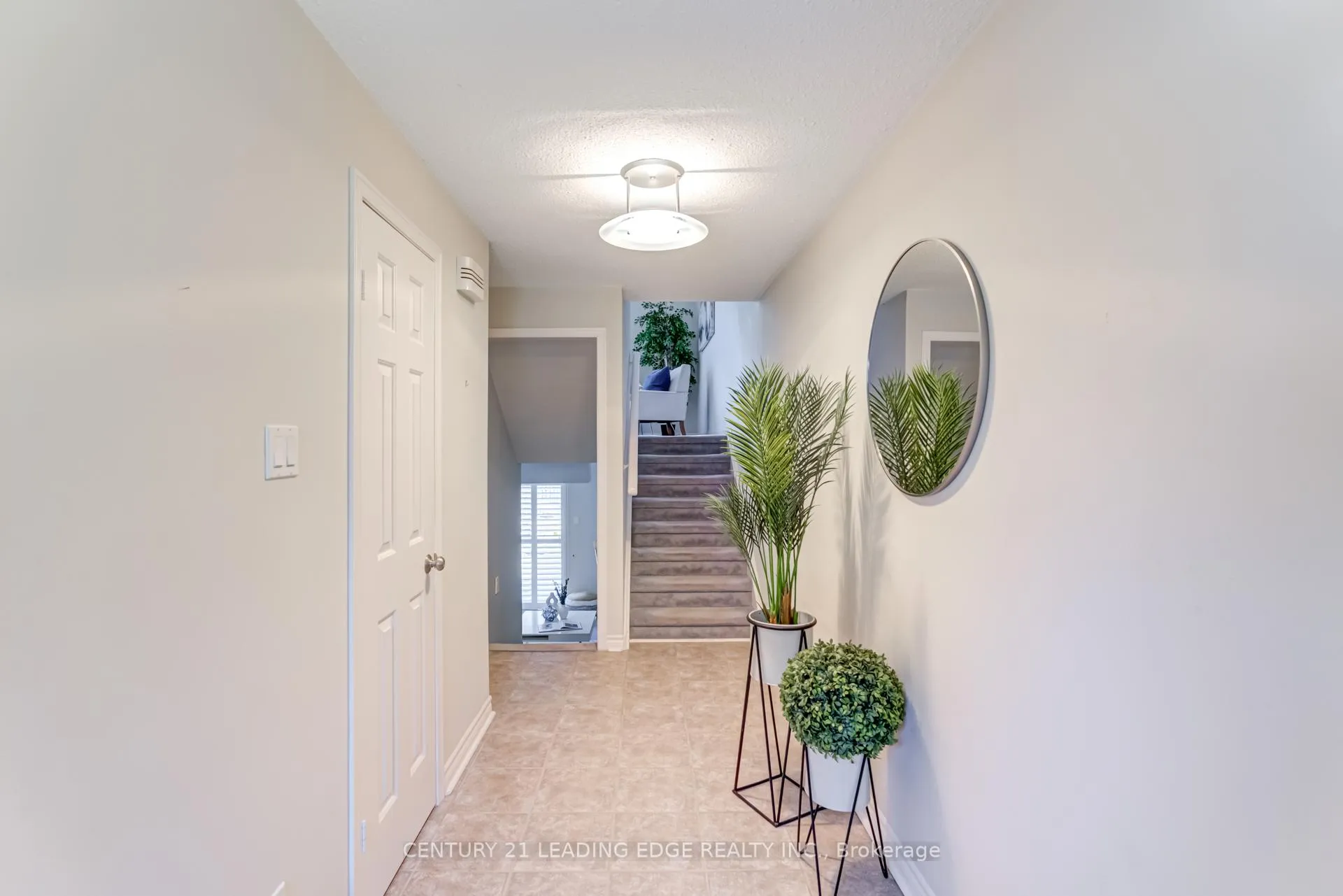 Photo 4 of Unit 12, 24 Hepworth Way, Markham, Markham Village — HOMEH