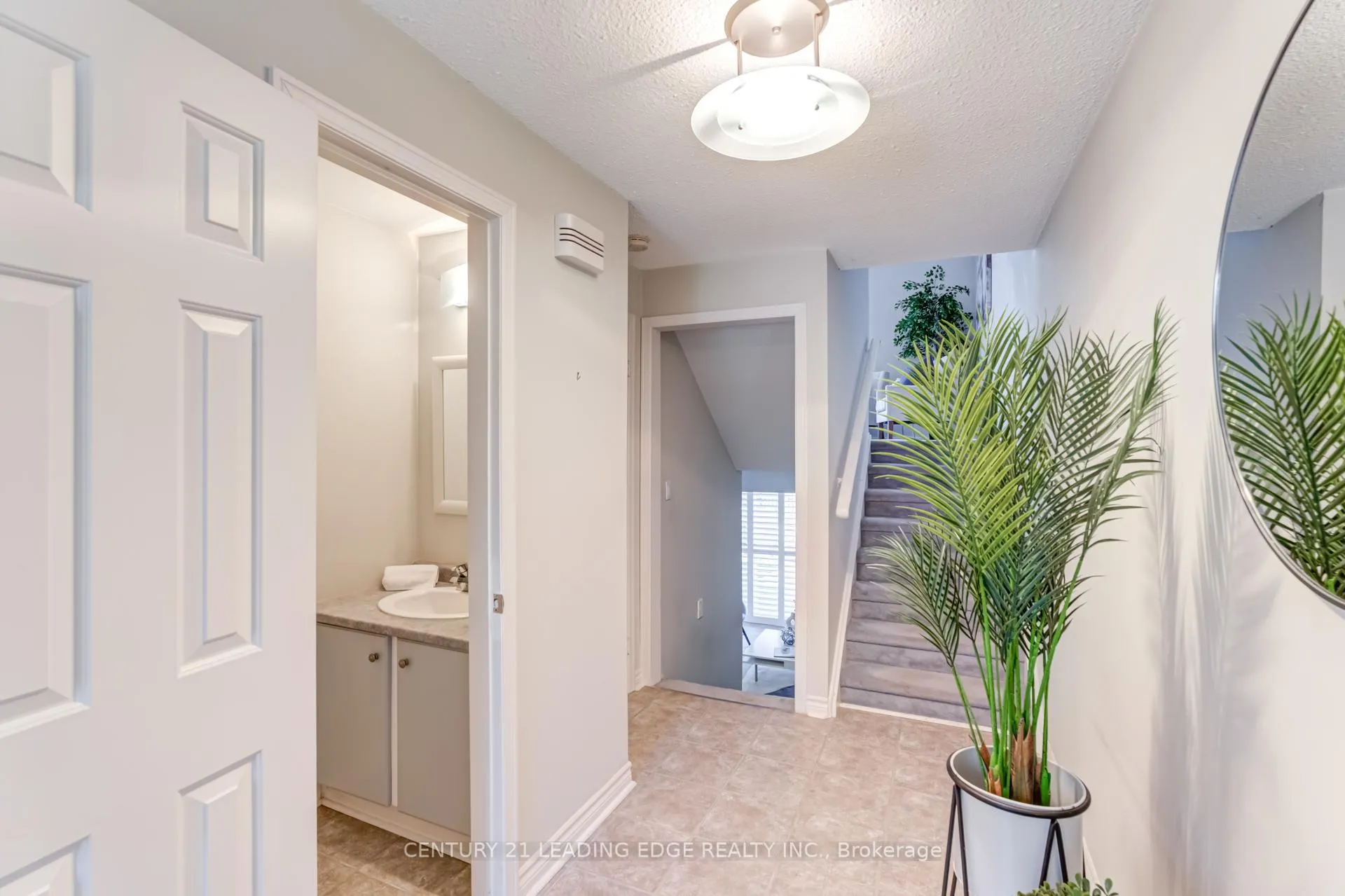 Photo 5 of Unit 12, 24 Hepworth Way, Markham, Markham Village — HOMEH