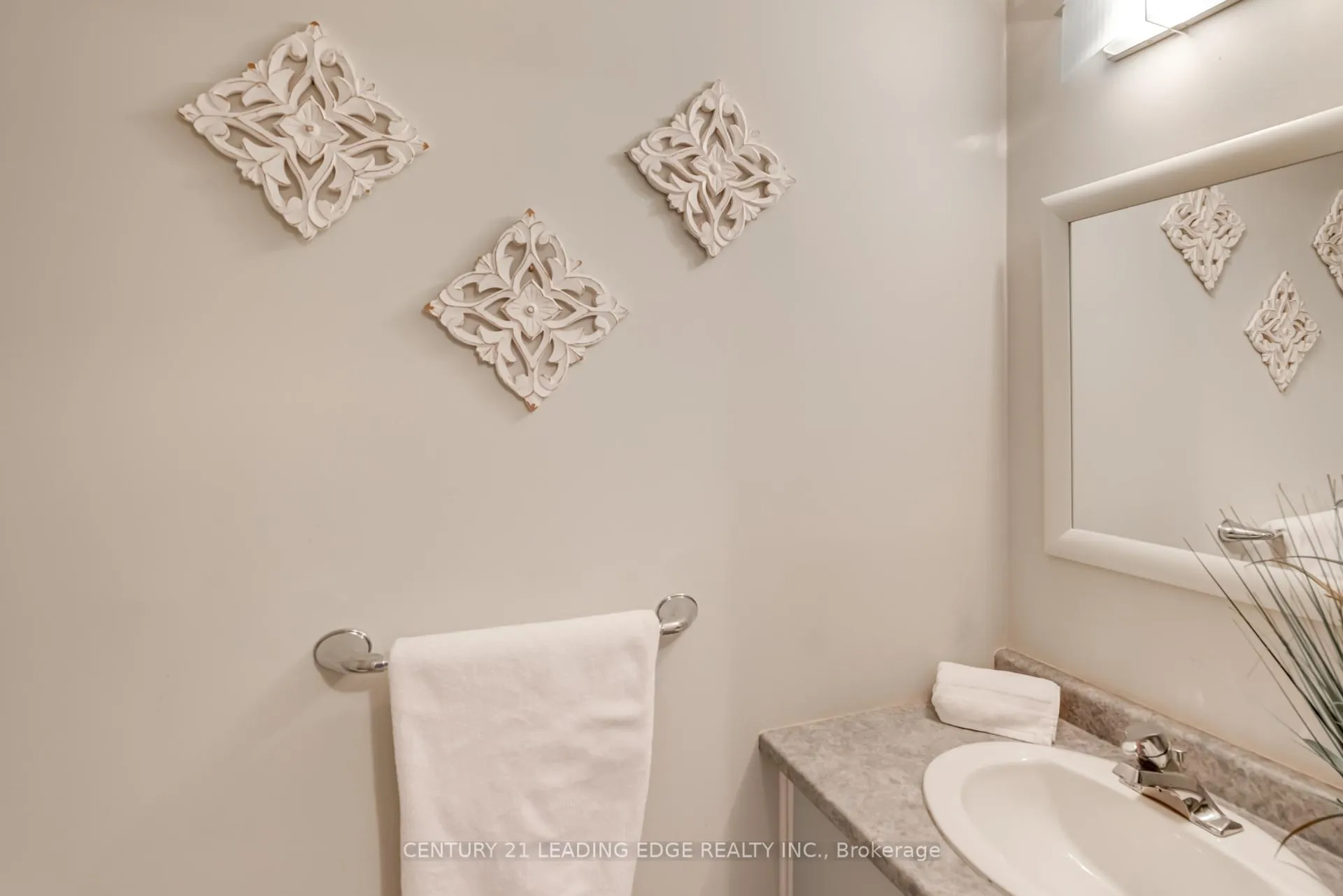 Photo 6 of Unit 12, 24 Hepworth Way, Markham, Markham Village — HOMEH