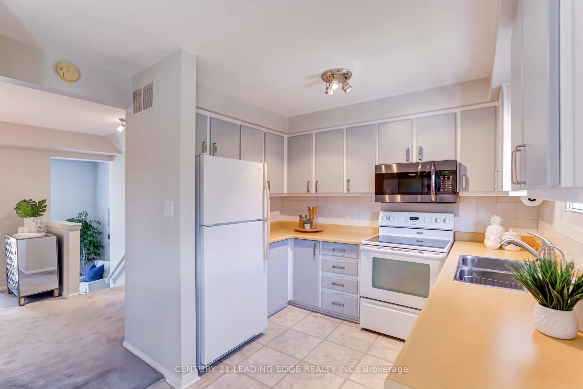 Photo 23 of Unit 12, 24 Hepworth Way, Markham, Markham Village — HOMEH