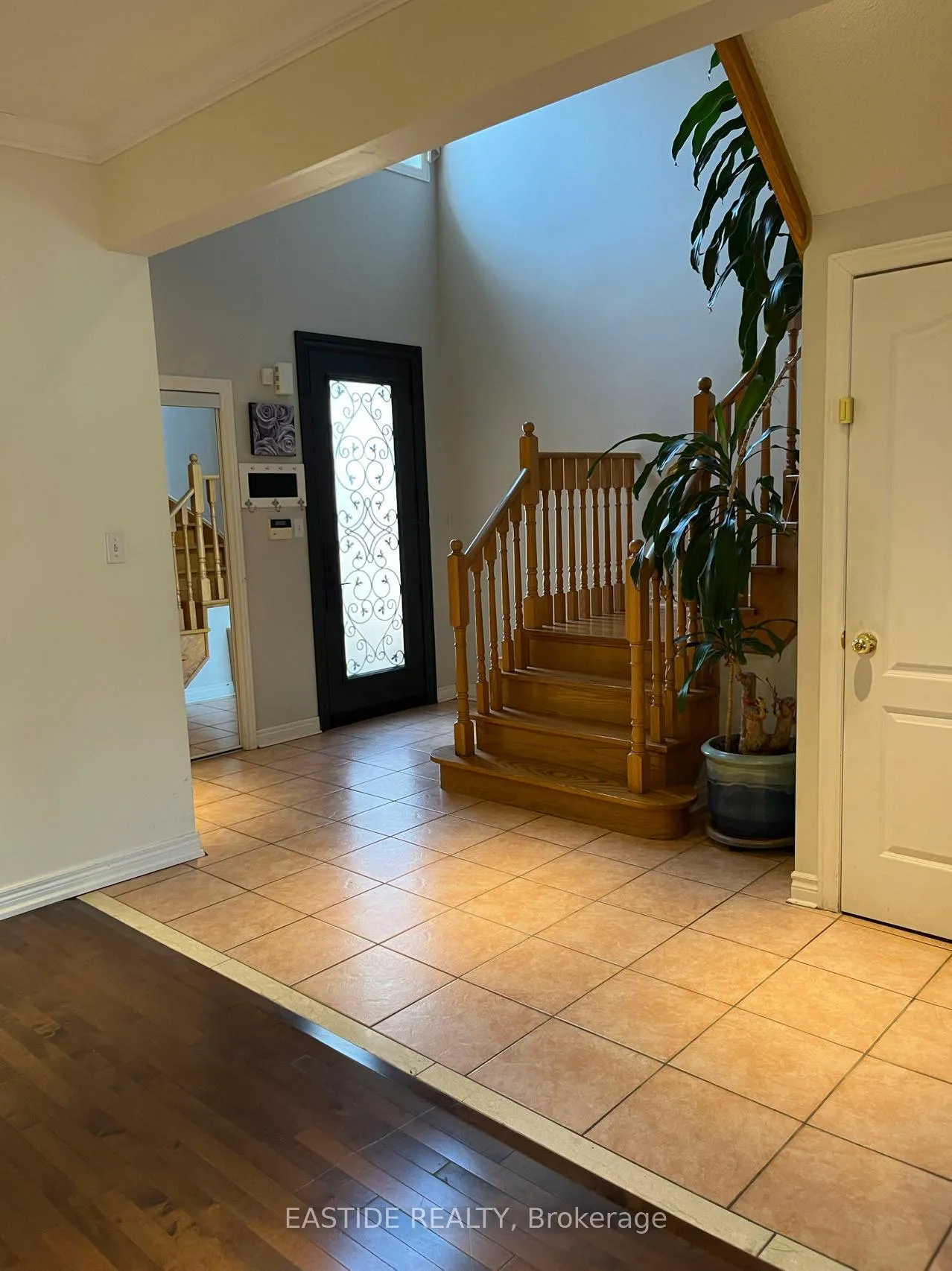 Photo 2 of 29 Quantum Street, Markham, Middlefield — HOMEH