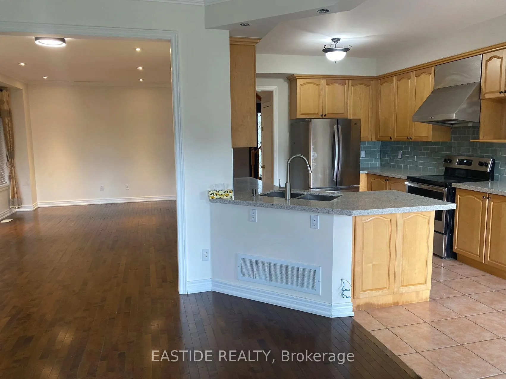 Photo 5 of 29 Quantum Street, Markham, Middlefield — HOMEH