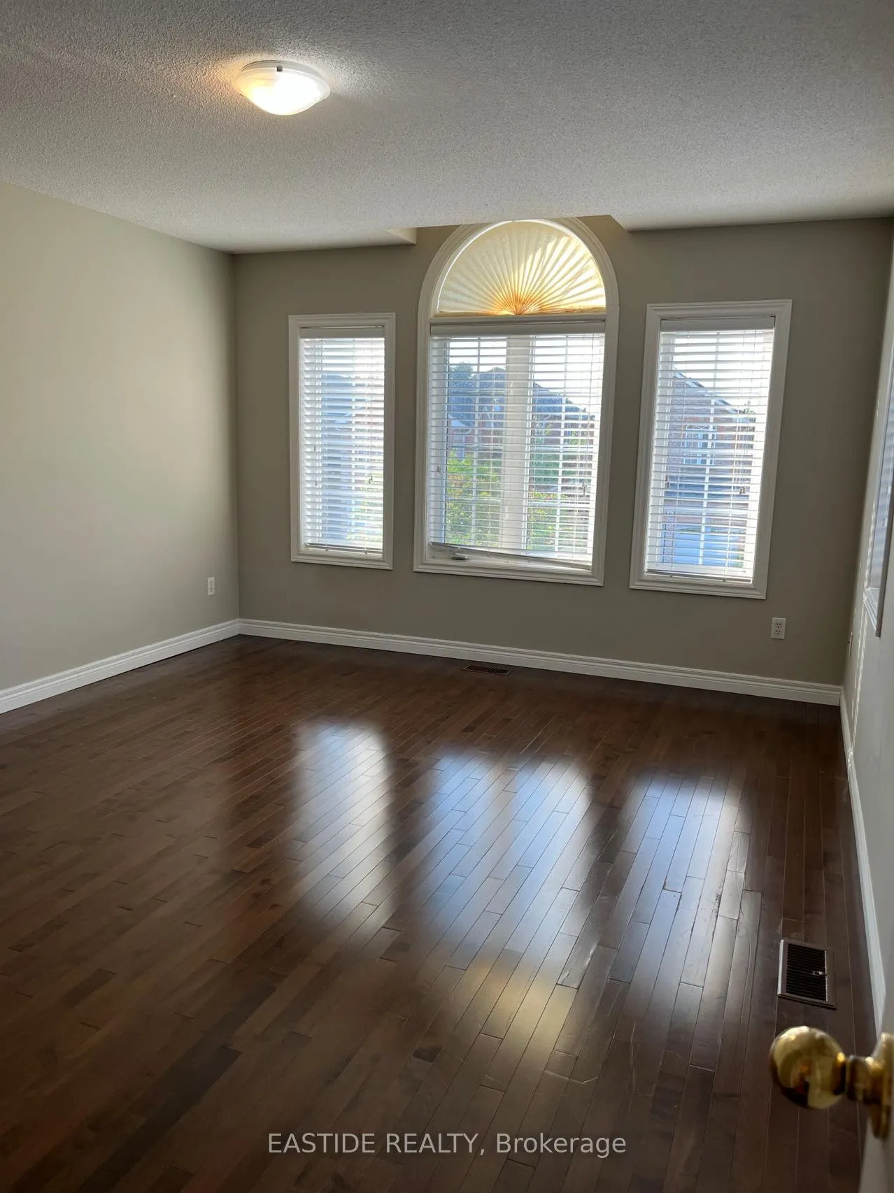 Photo 11 of 29 Quantum Street, Markham, Middlefield — HOMEH