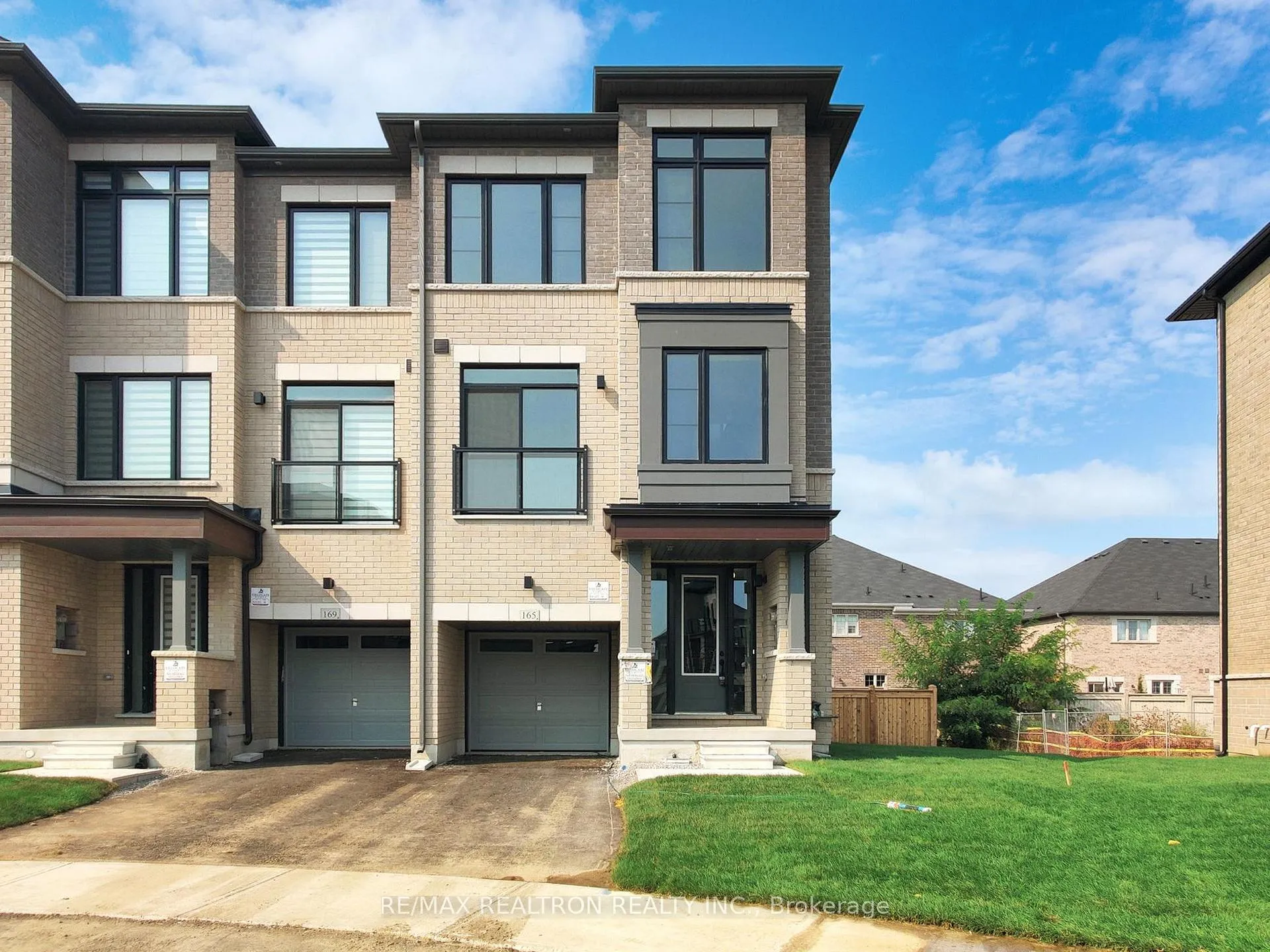Photo 2 of 165 Tennant Circle, Vaughan, Vellore Village — HOMEH