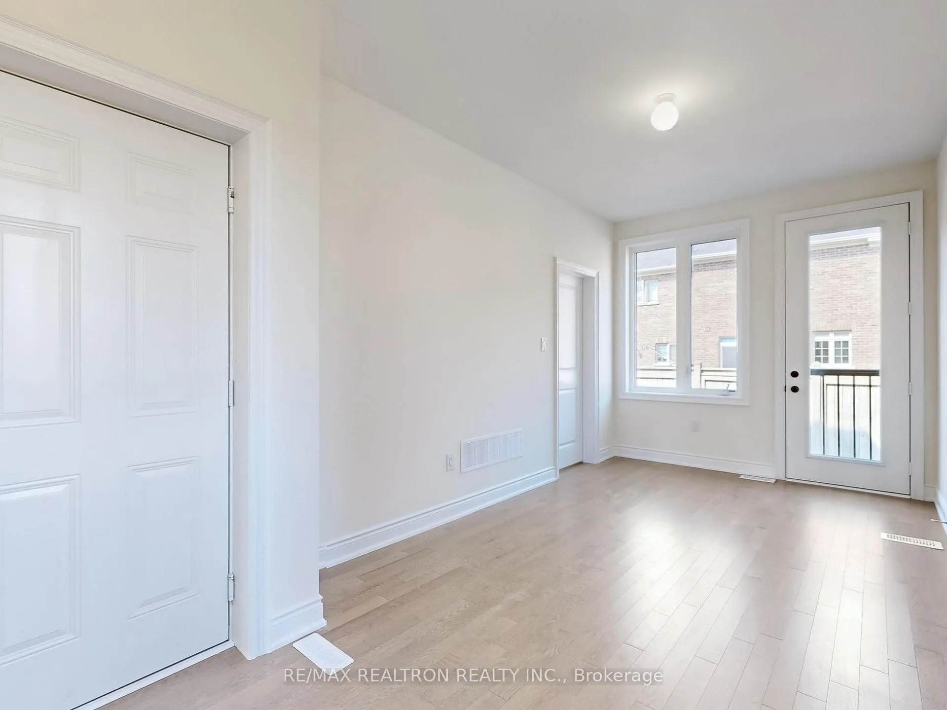 Photo 4 of 165 Tennant Circle, Vaughan, Vellore Village — HOMEH