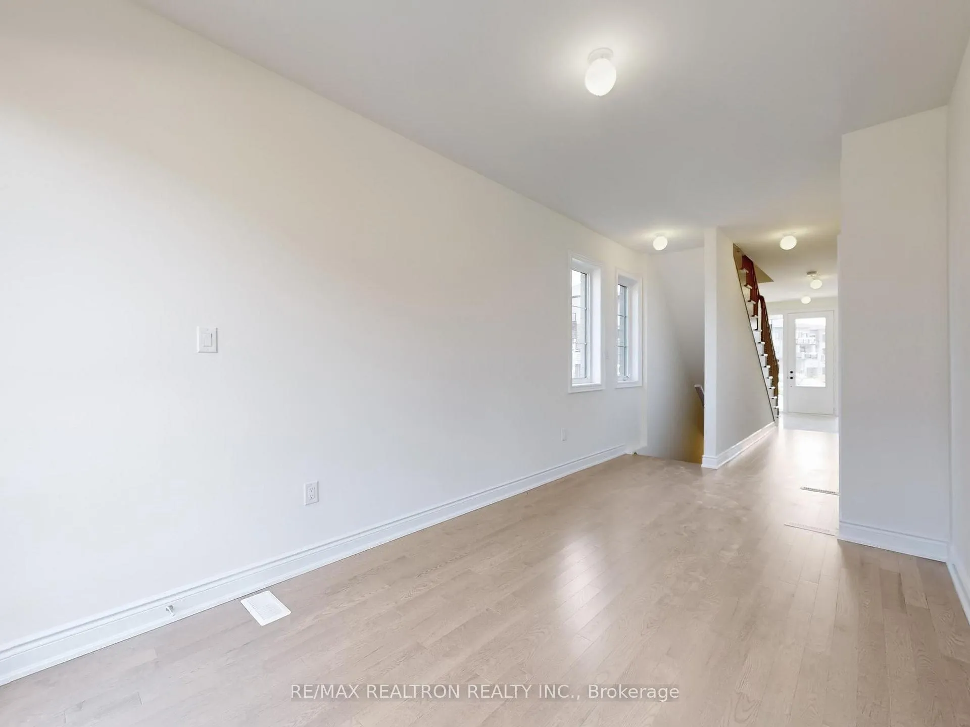 Photo 5 of 165 Tennant Circle, Vaughan, Vellore Village — HOMEH