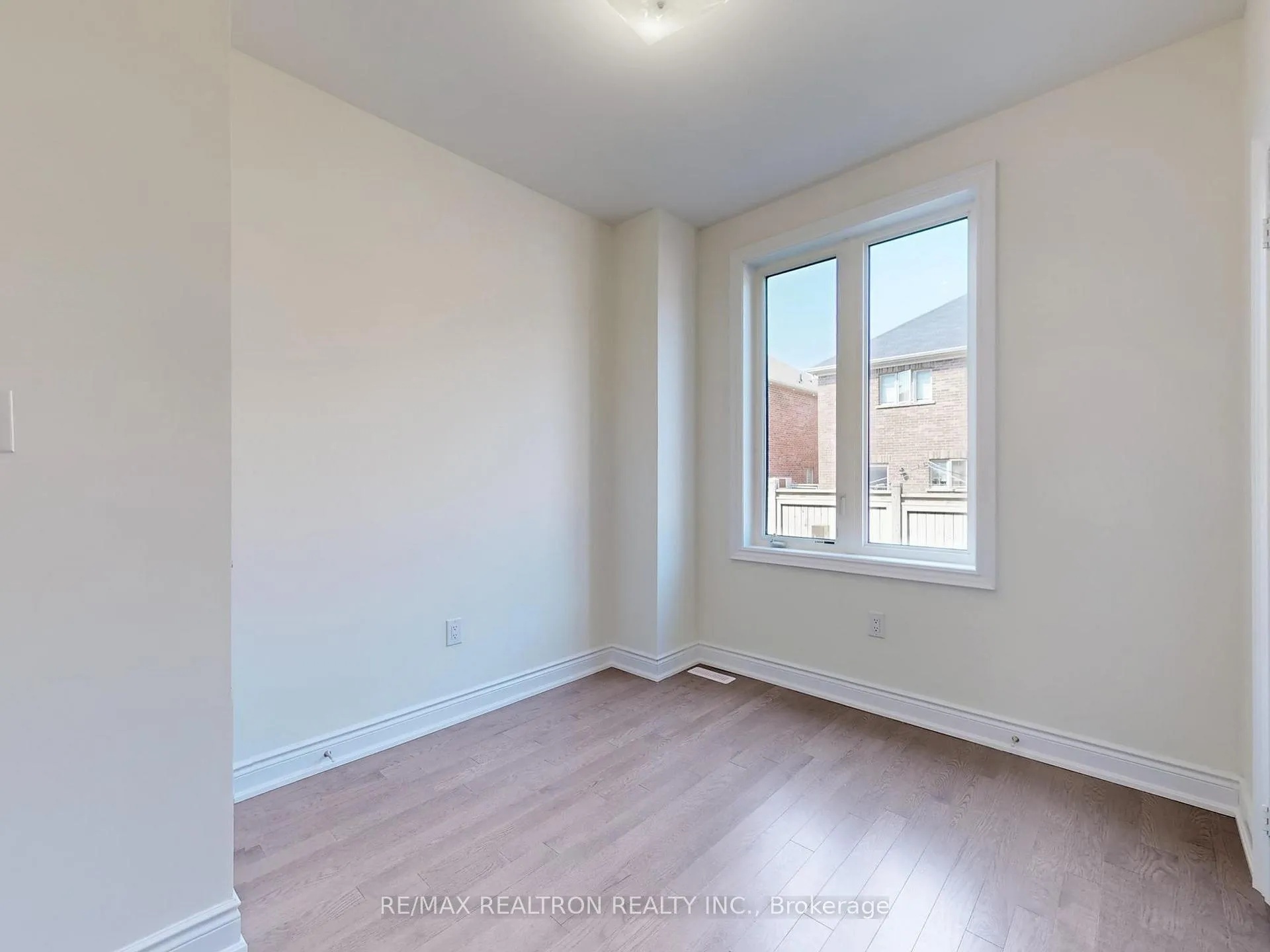 Photo 7 of 165 Tennant Circle, Vaughan, Vellore Village — HOMEH