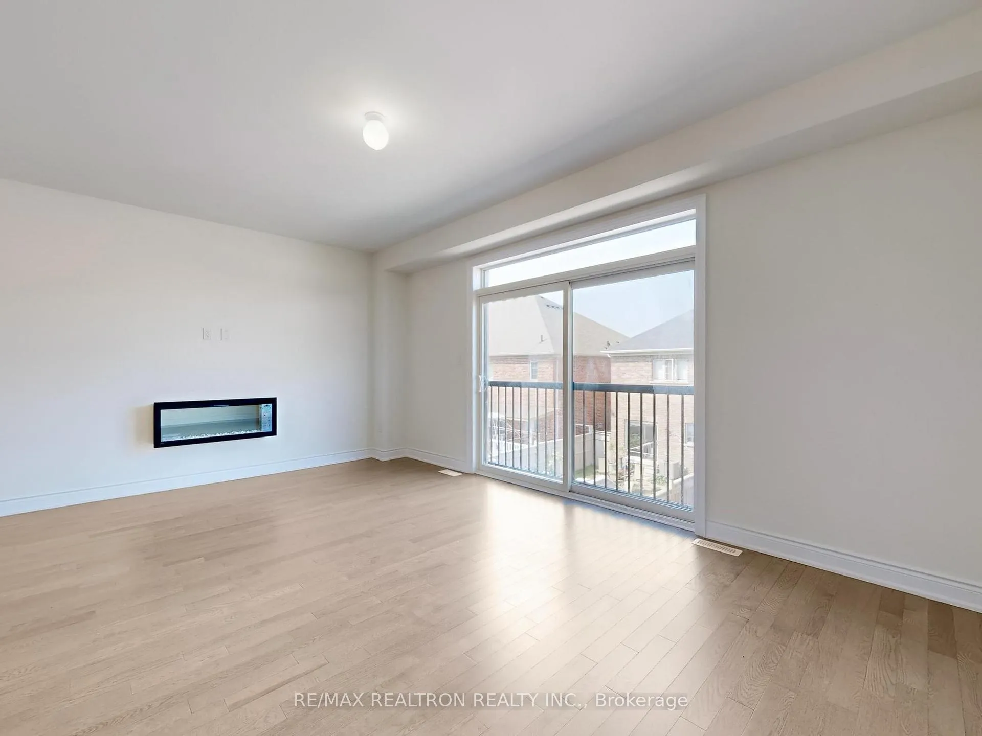 Photo 15 of 165 Tennant Circle, Vaughan, Vellore Village — HOMEH
