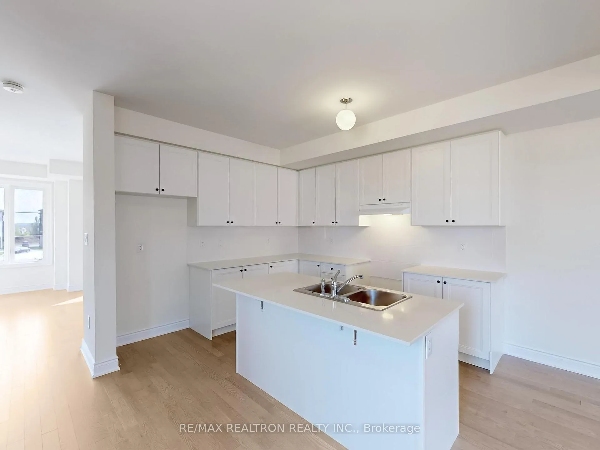 Photo 25 of 165 Tennant Circle, Vaughan, Vellore Village — HOMEH