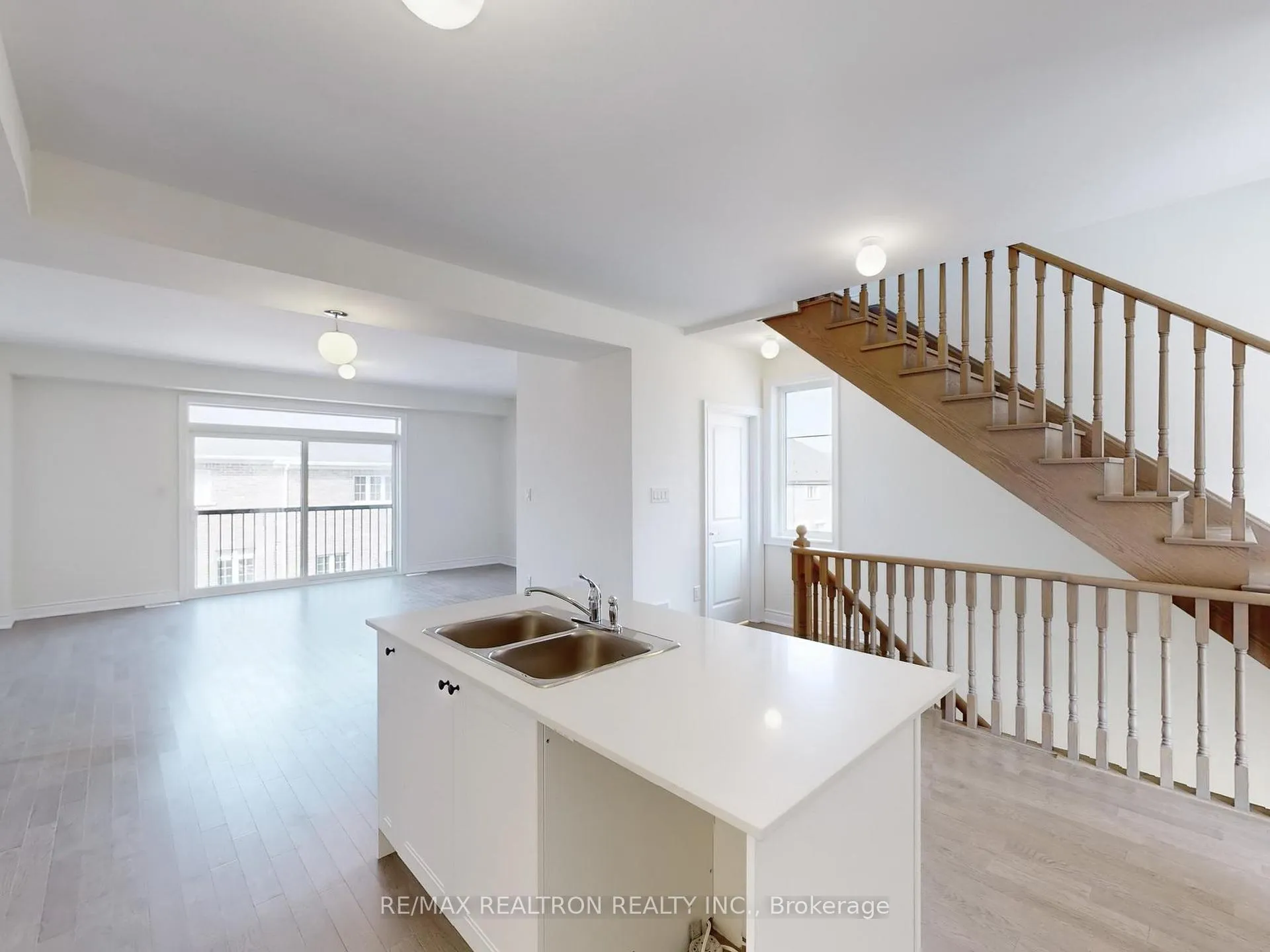 Photo 31 of 165 Tennant Circle, Vaughan, Vellore Village — HOMEH