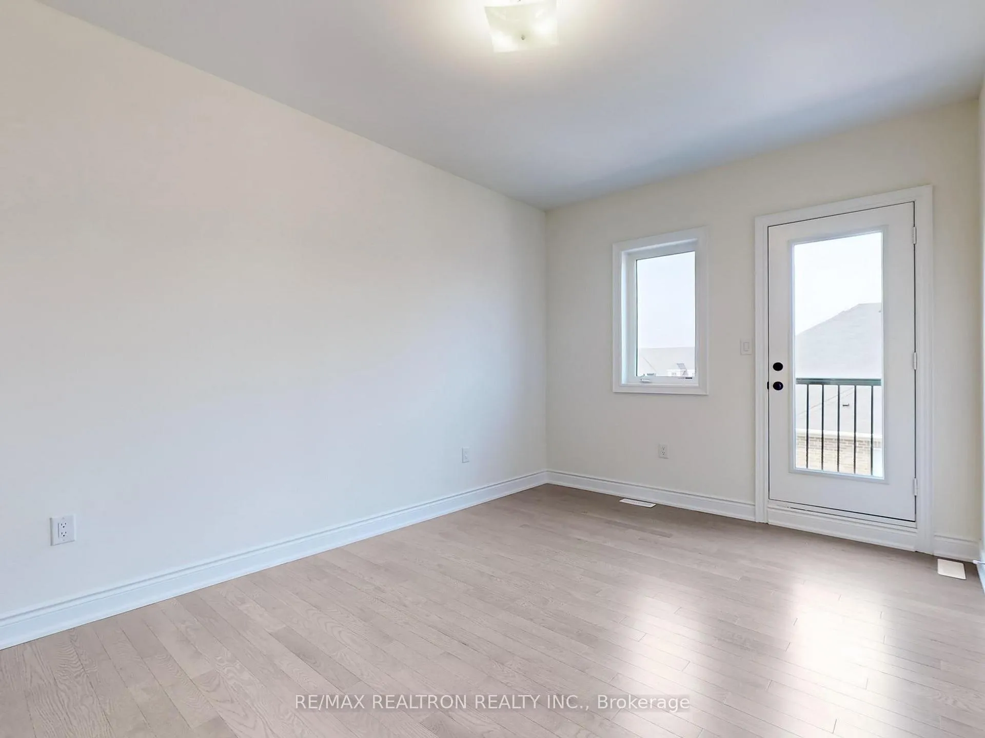 Photo 34 of 165 Tennant Circle, Vaughan, Vellore Village — HOMEH