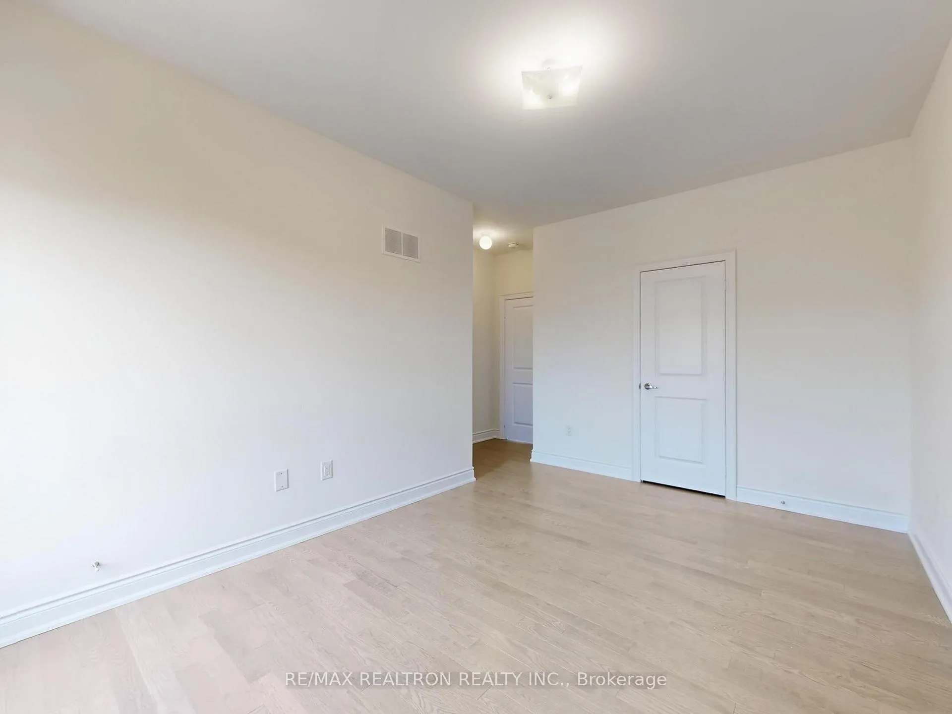 Photo 35 of 165 Tennant Circle, Vaughan, Vellore Village — HOMEH