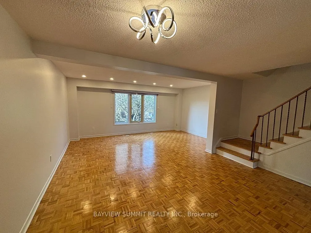 Photo 5 of 112 Olde Towne Place, Markham, Thornhill — HOMEH
