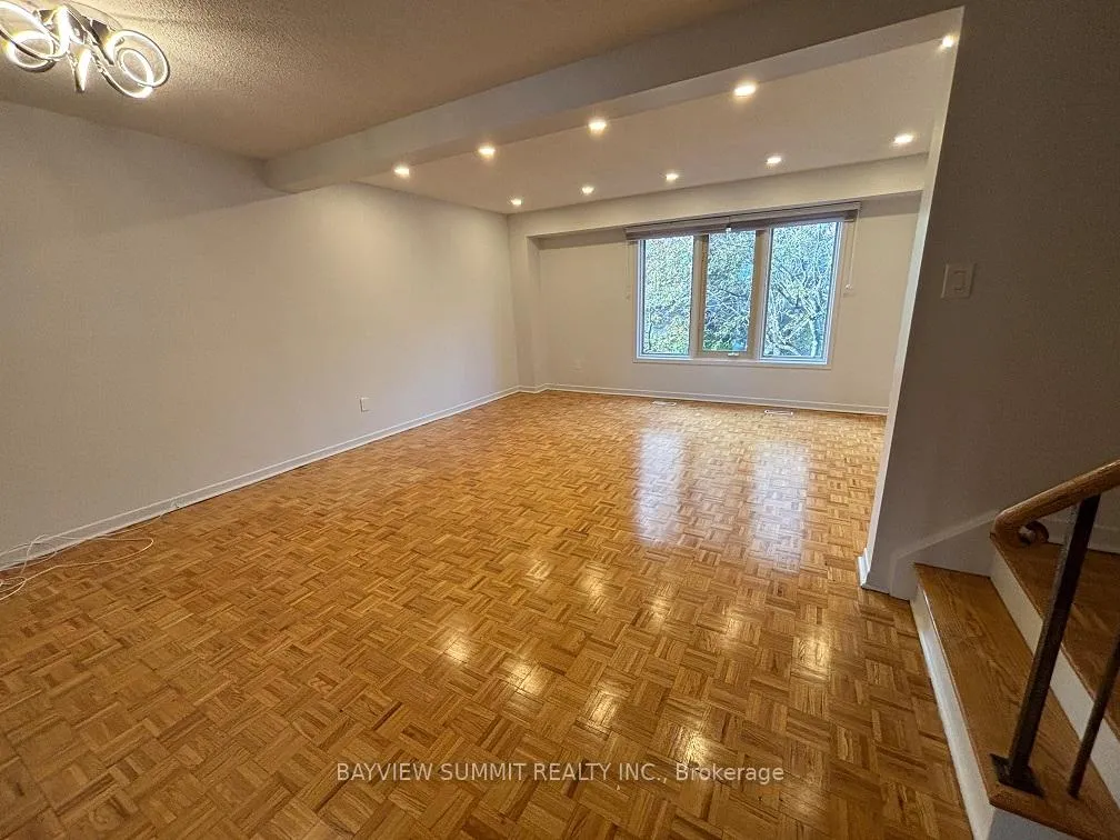 Photo 6 of 112 Olde Towne Place, Markham, Thornhill — HOMEH