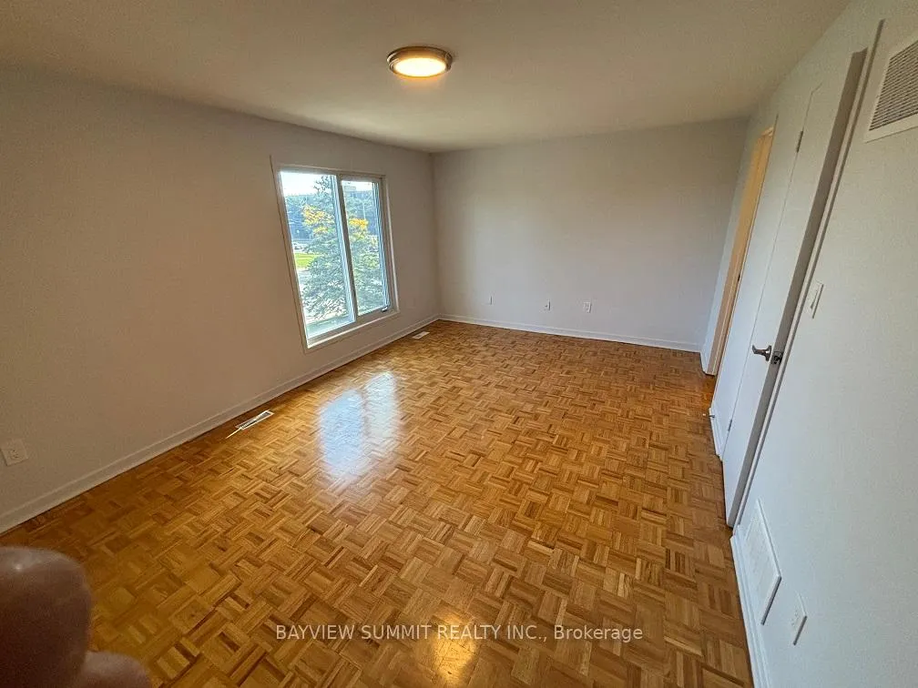 Photo 8 of 112 Olde Towne Place, Markham, Thornhill — HOMEH