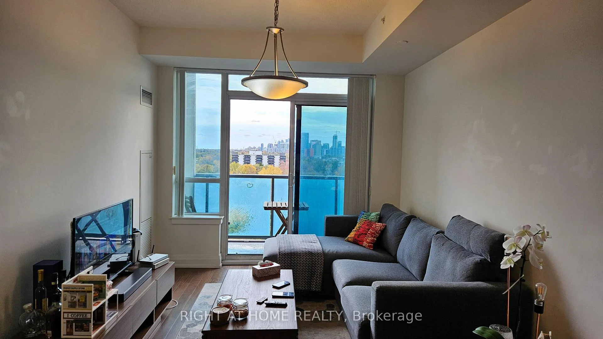 Front of Unit 1007, 7167 Yonge Street
