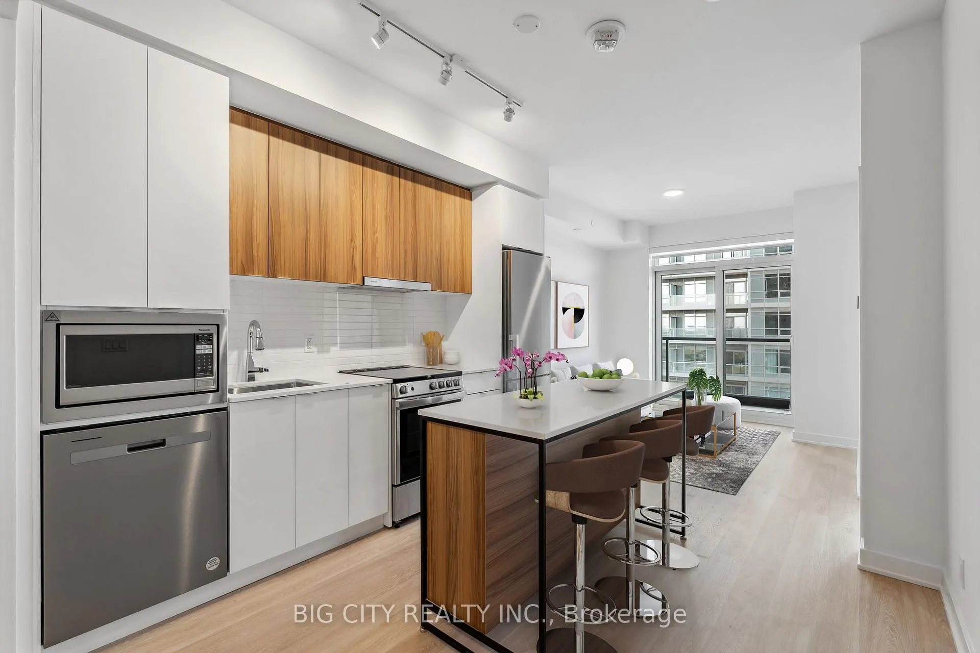 Photo 1 of Unit 1508, 30 Upper Mall Way, Vaughan, Brownridge — HOMEH